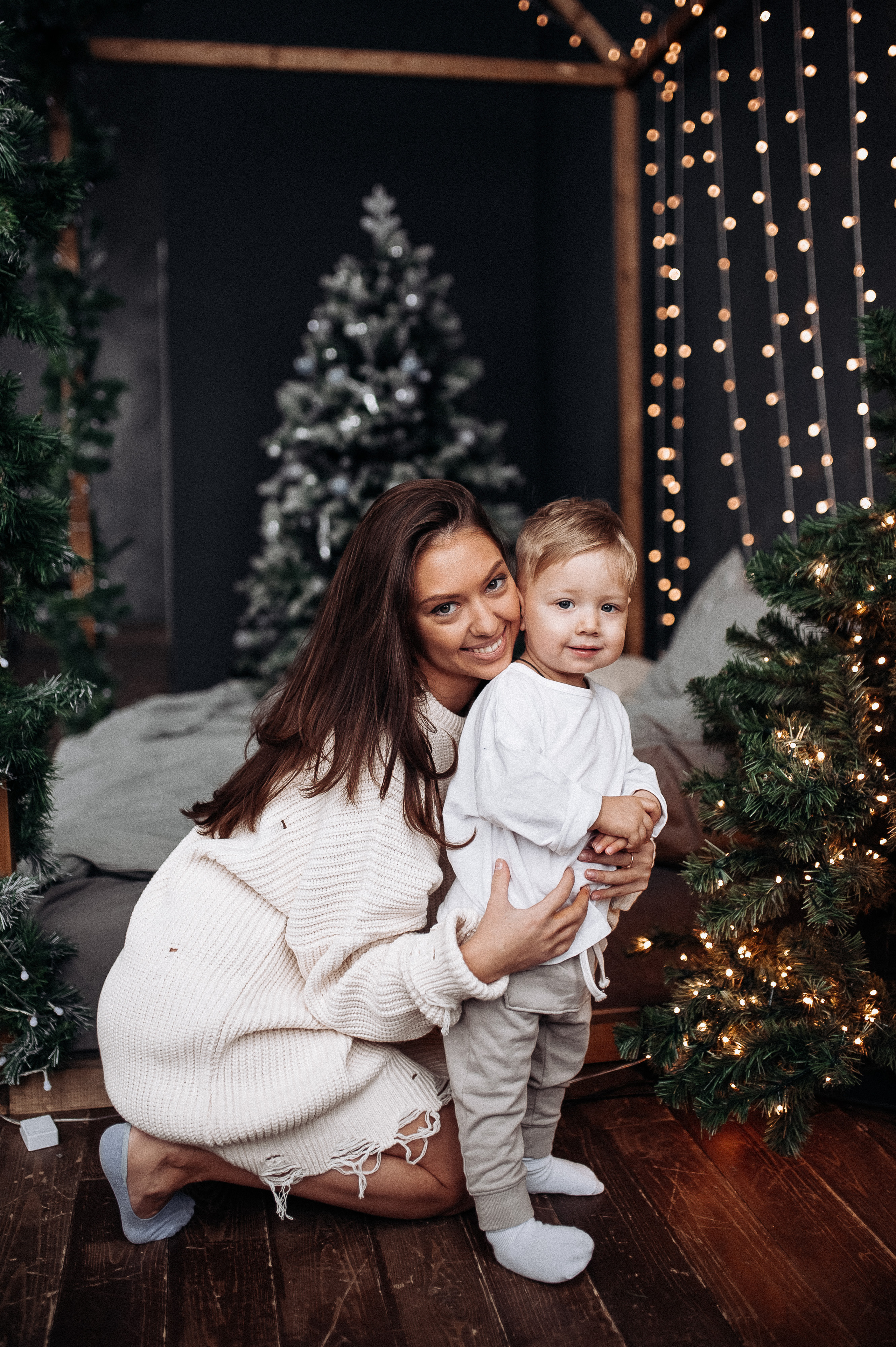 Вика и Матвей. Новогодняя. Главная