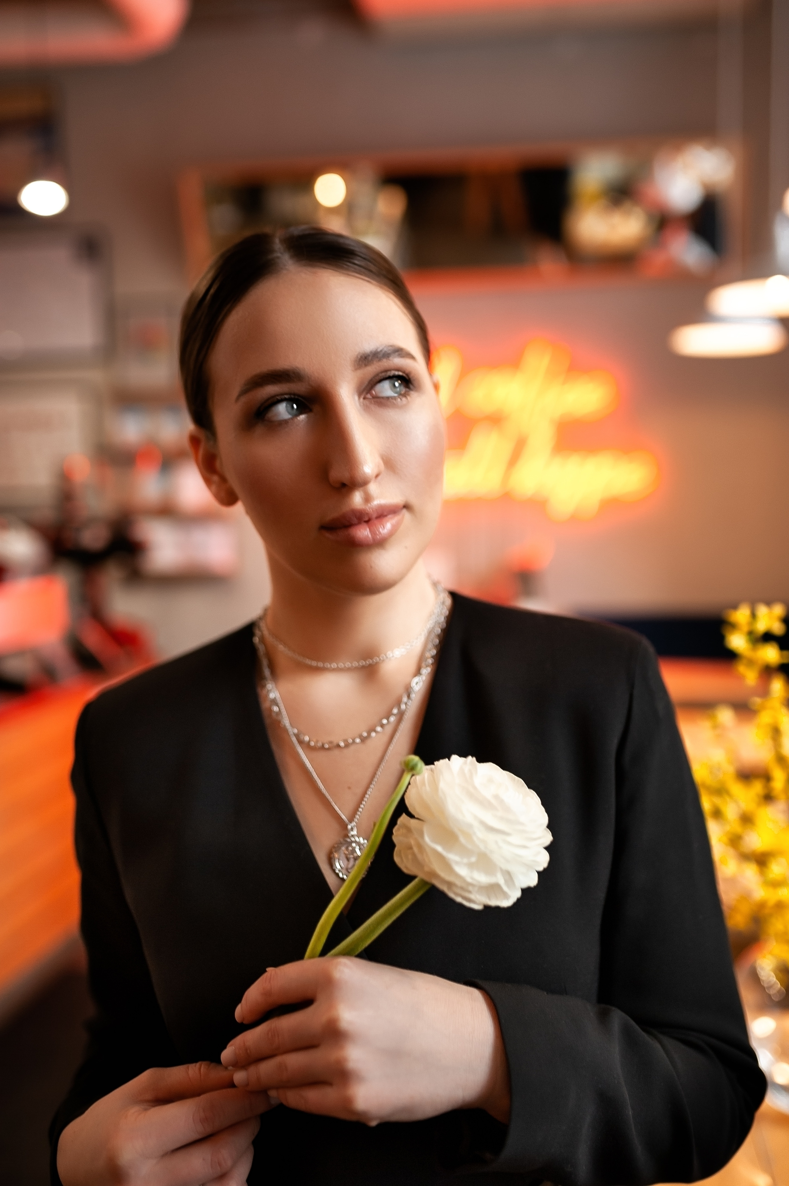 Катя. В кафе. Главная