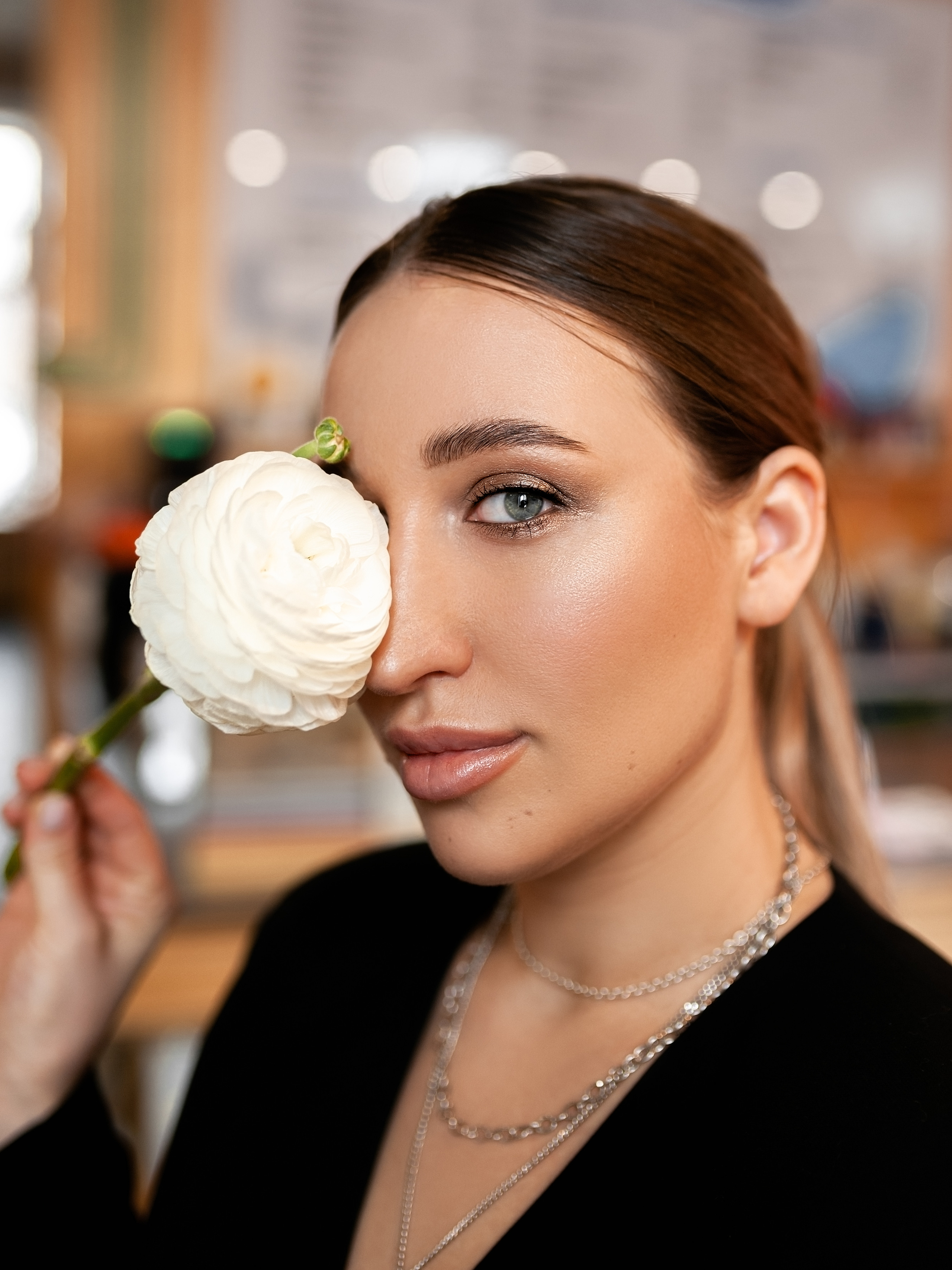 Катя. В кафе. Главная