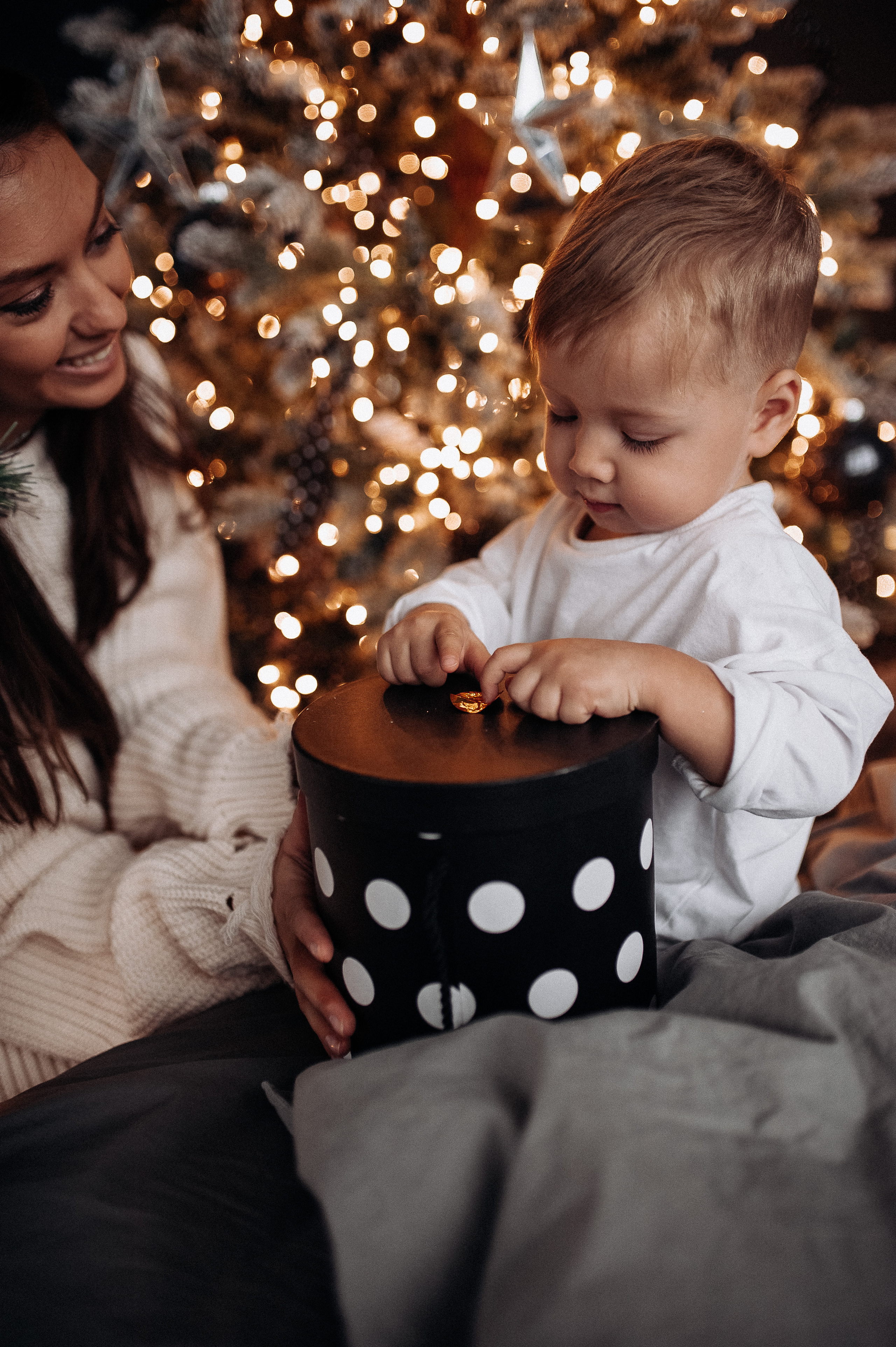 Вика и Матвей. Новогодняя. Главная