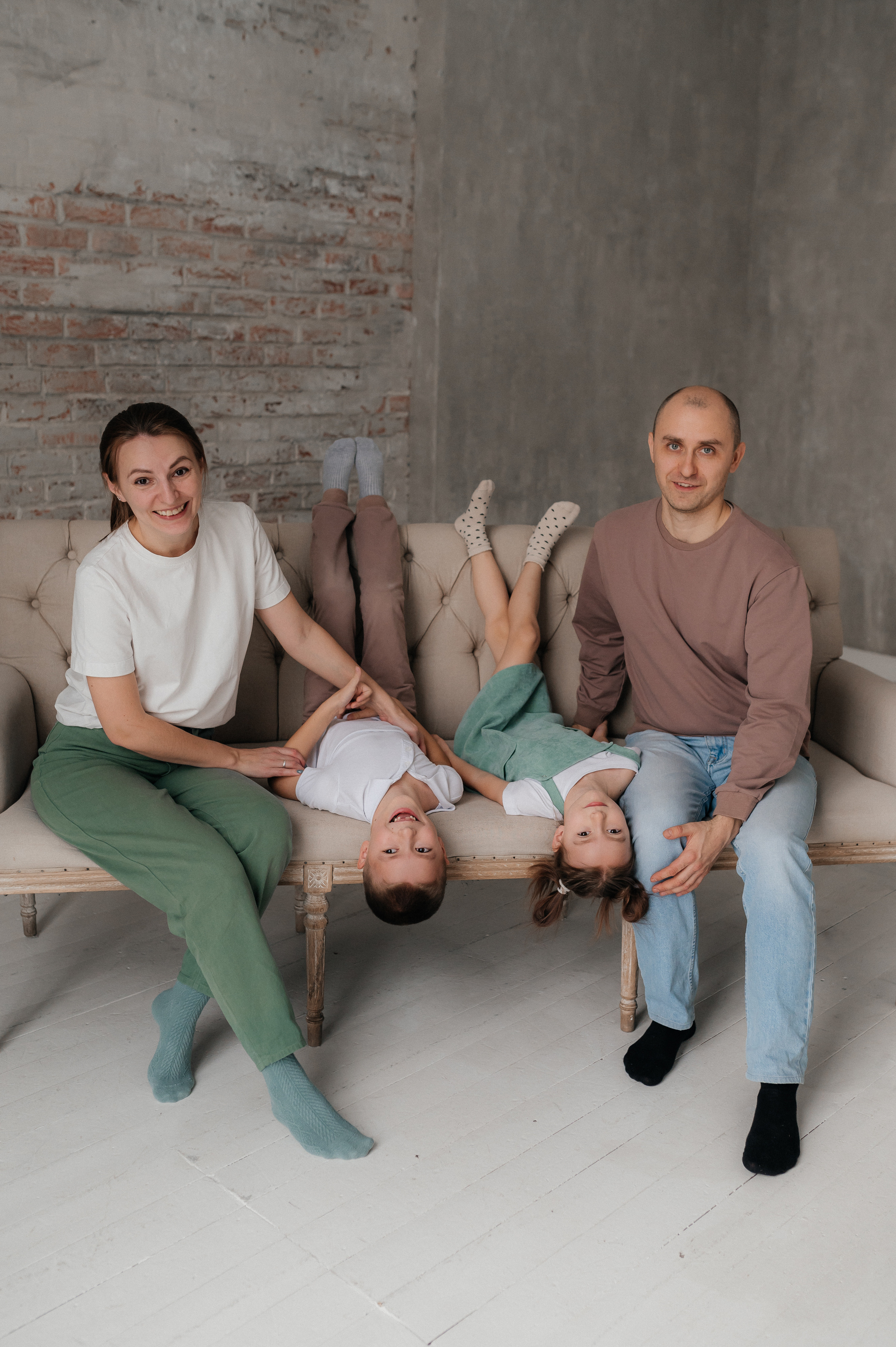 Алексей, Даша, Кирилл и Аня. Главная