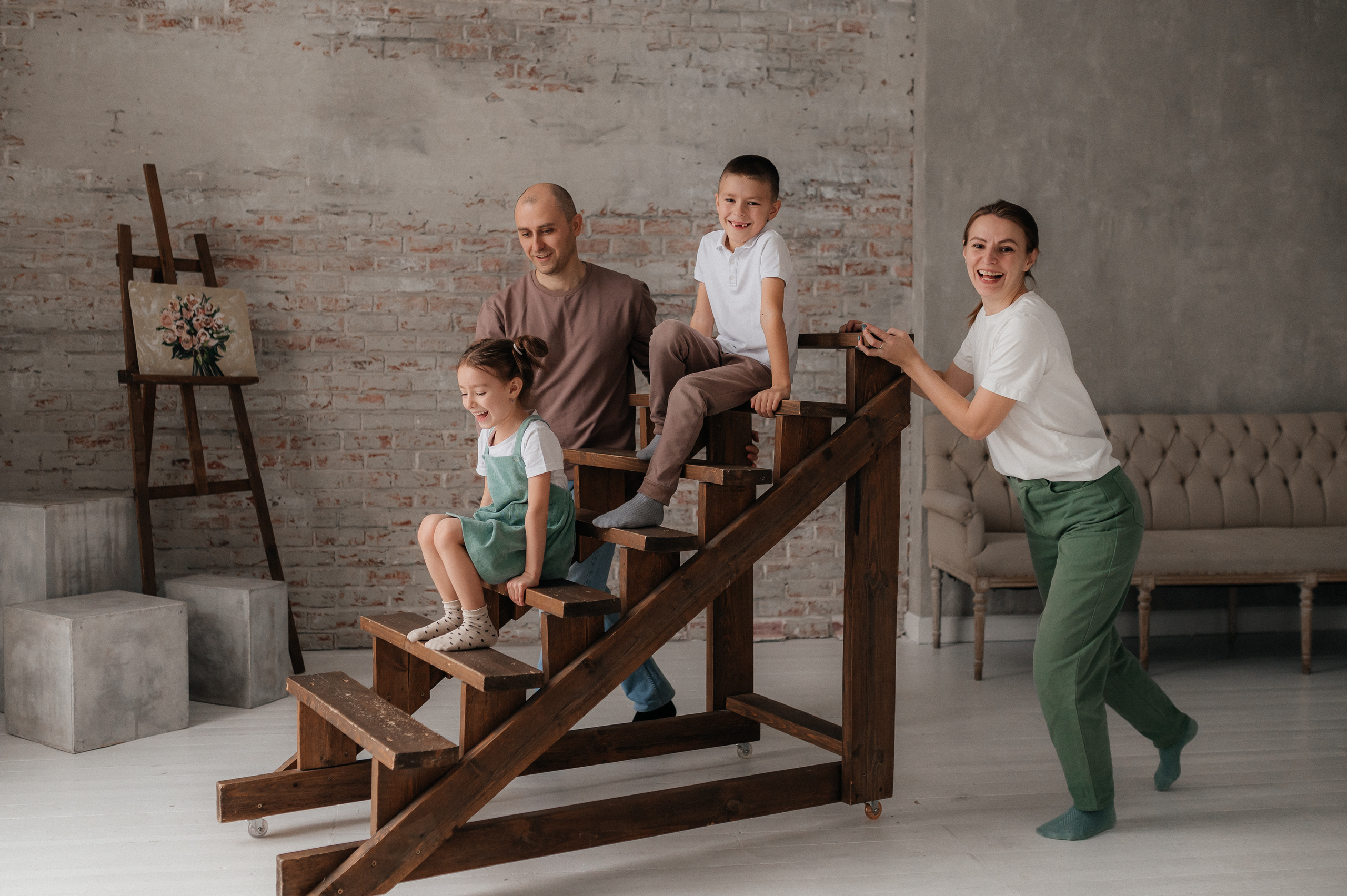 Алексей, Даша, Кирилл и Аня. Главная