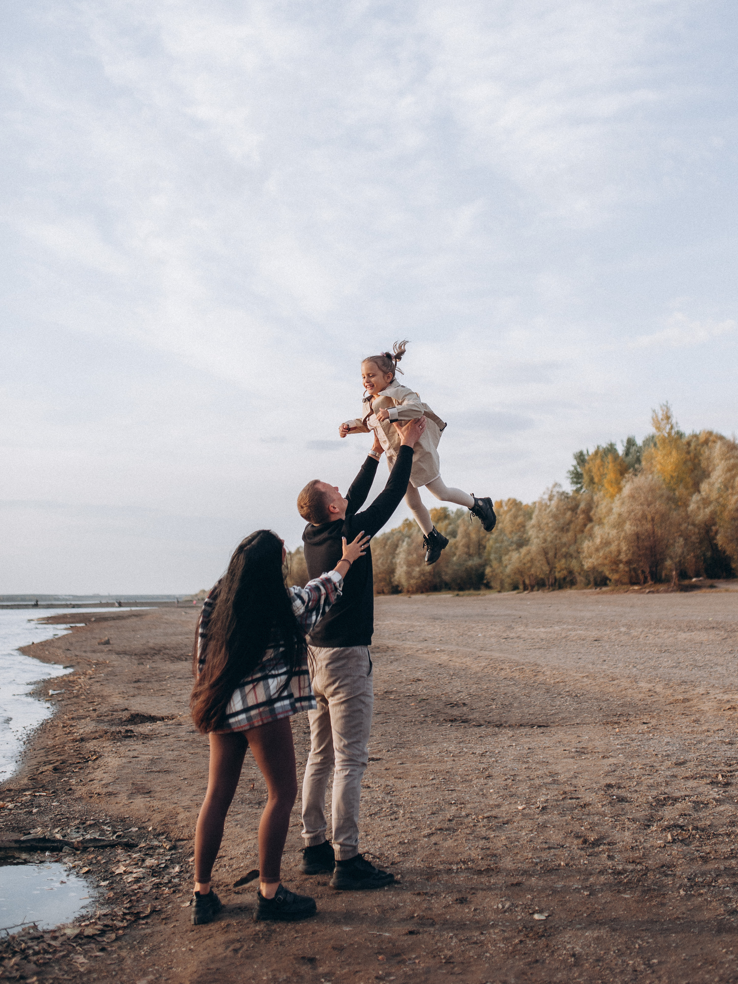 Паша, Оля и Вика. Прогулка. Главная