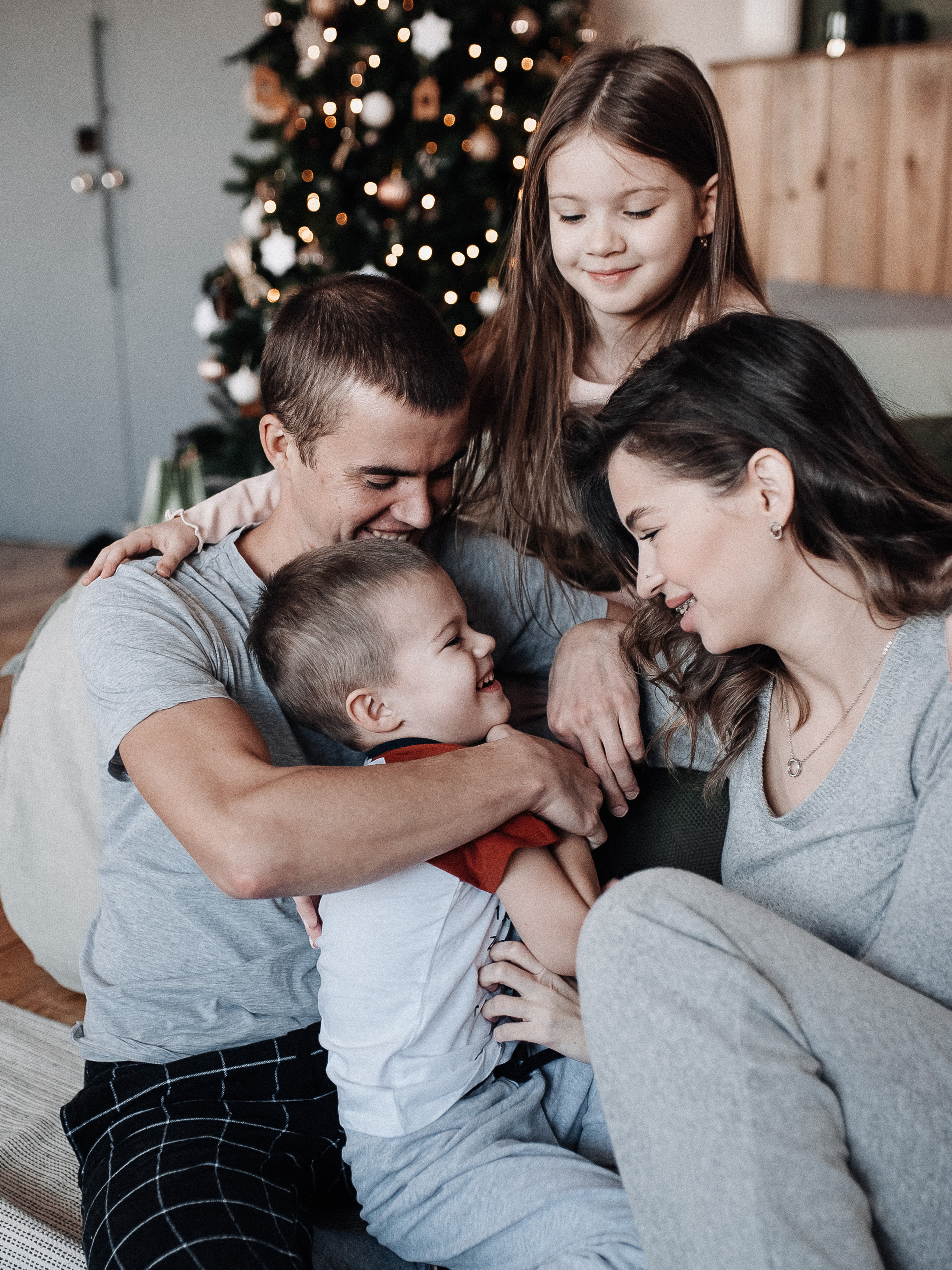 Денис, Таня, Женя и Никита. Новогодняя. Главная