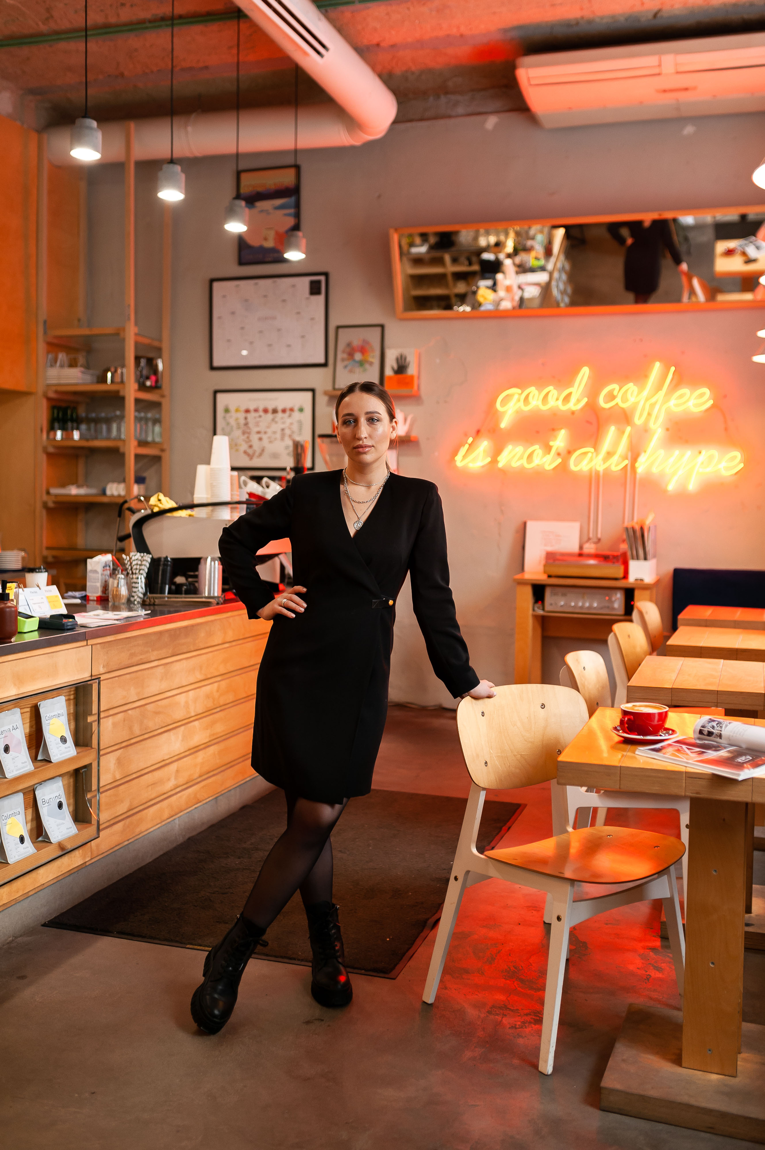 Катя. В кафе. Главная