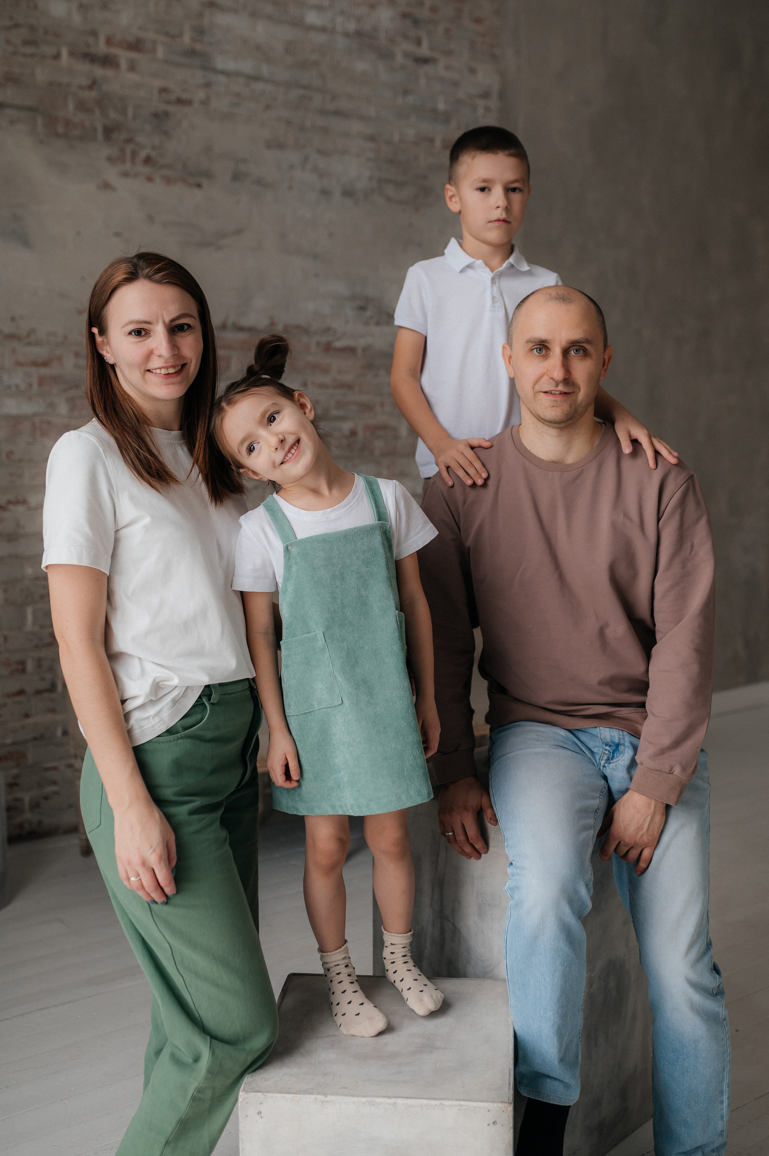 Алексей, Даша, Кирилл и Аня. Главная