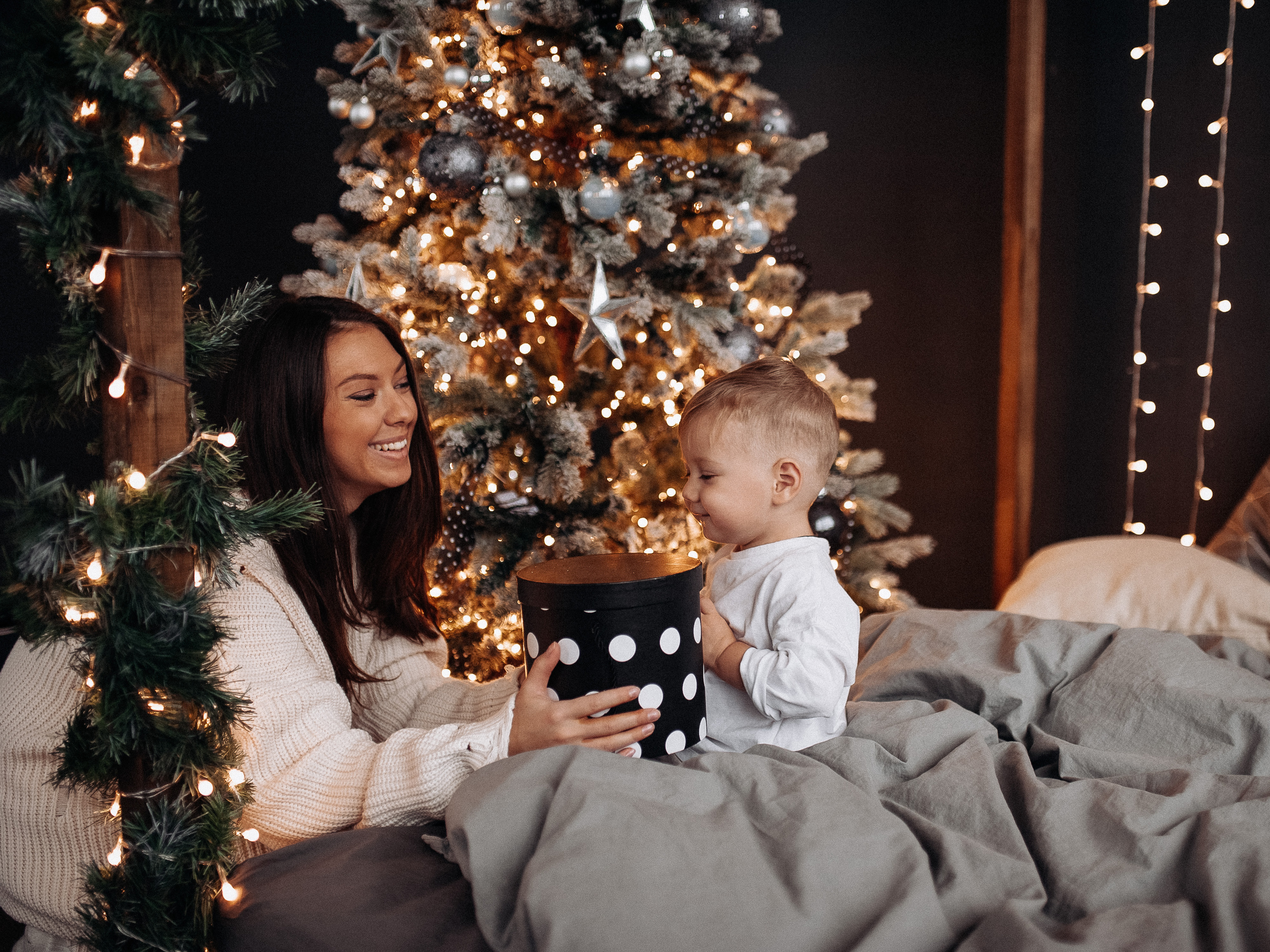 Вика и Матвей. Новогодняя. Главная