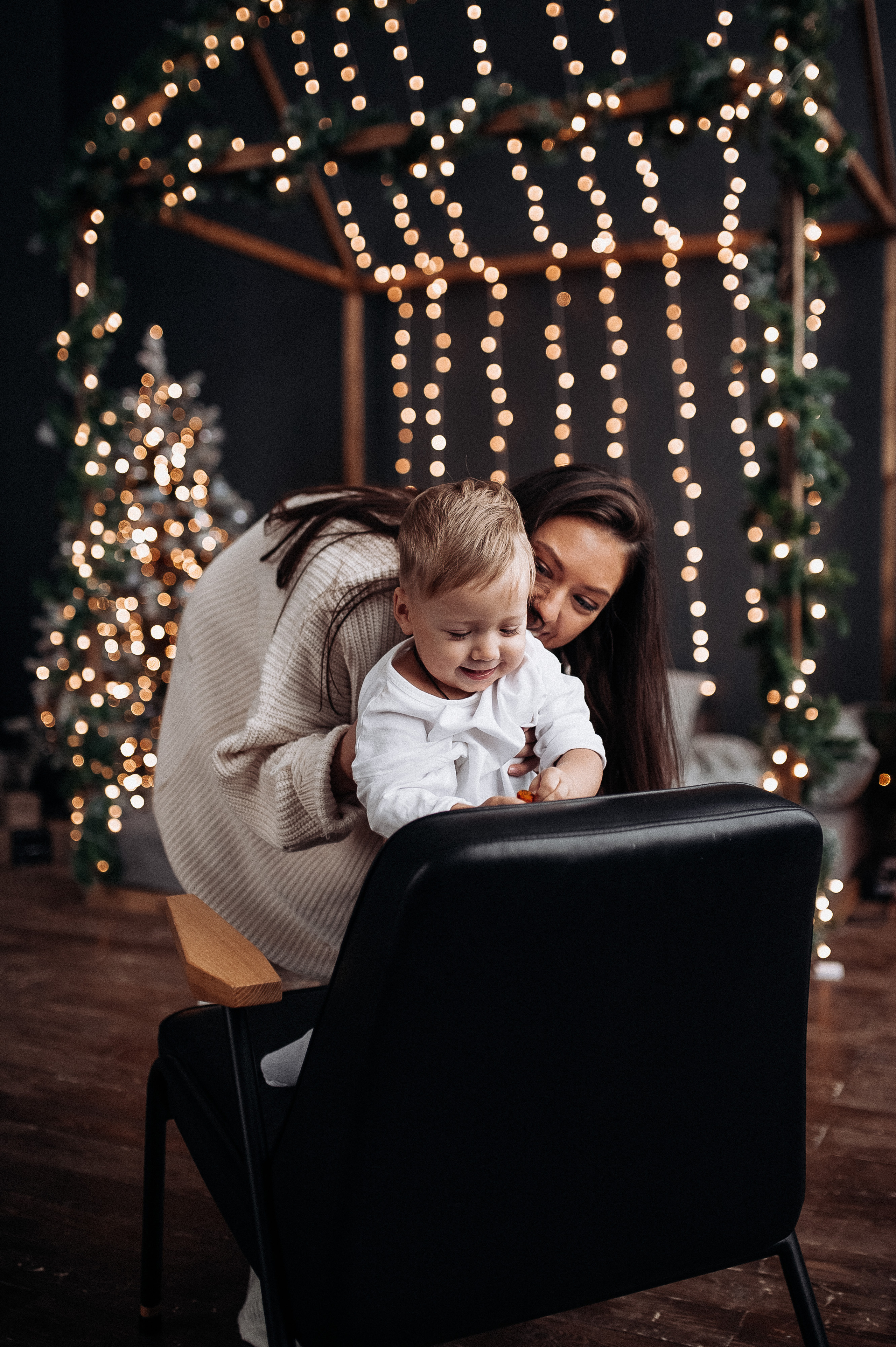 Вика и Матвей. Новогодняя. Главная