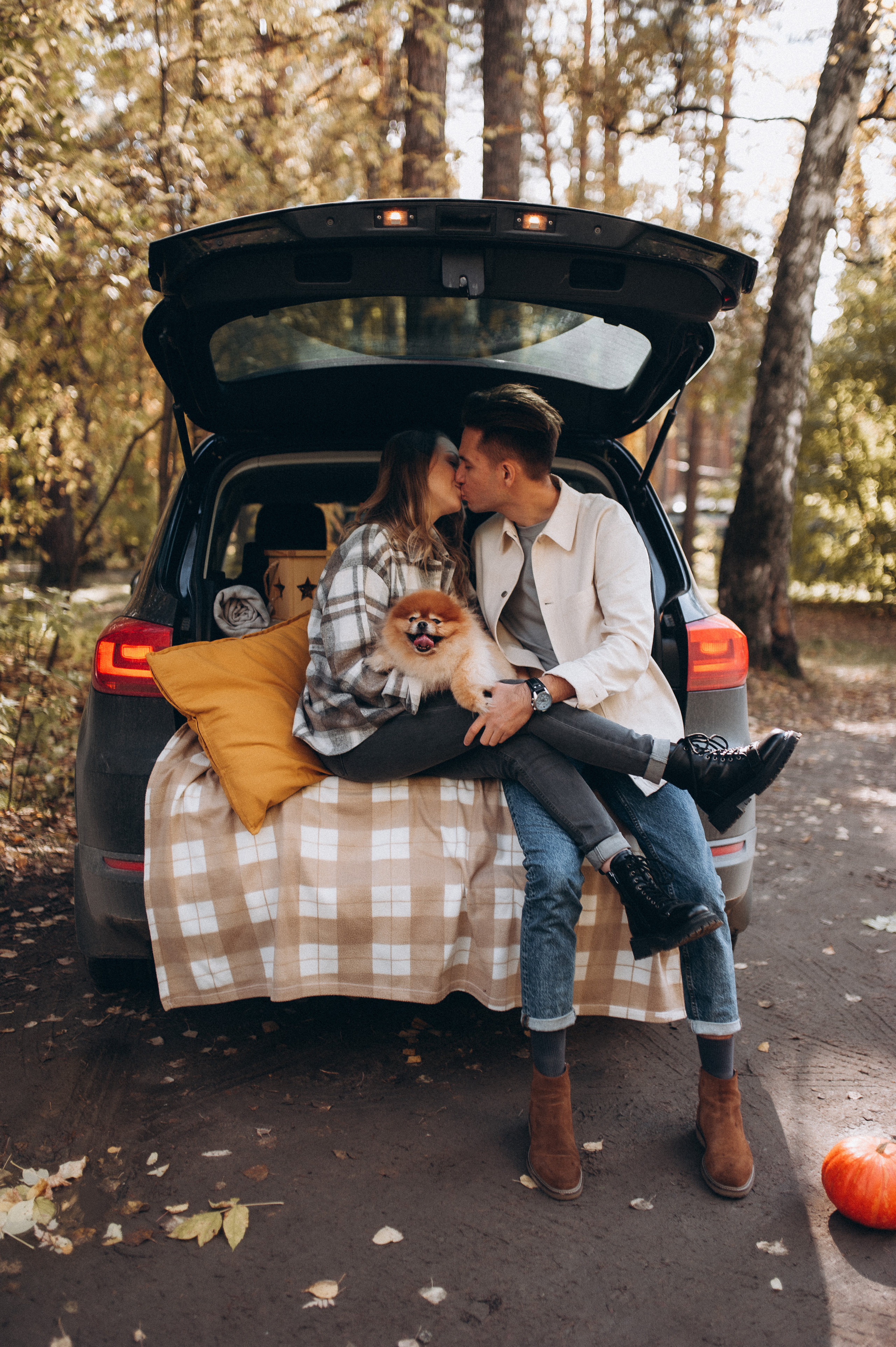 Андрей и Юля. Прогулка с Шипом. Главная