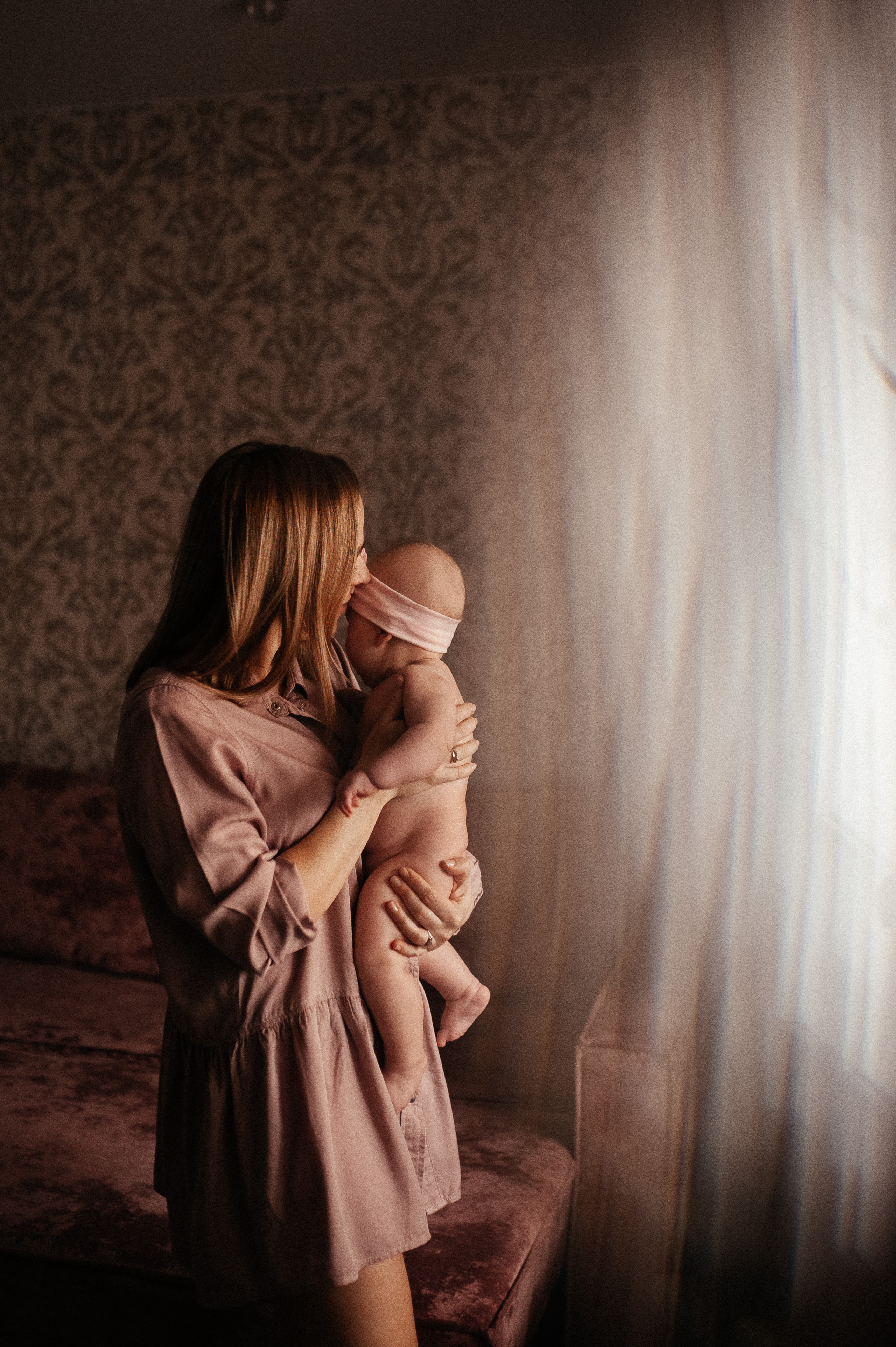 В маминых объятьях. Главная