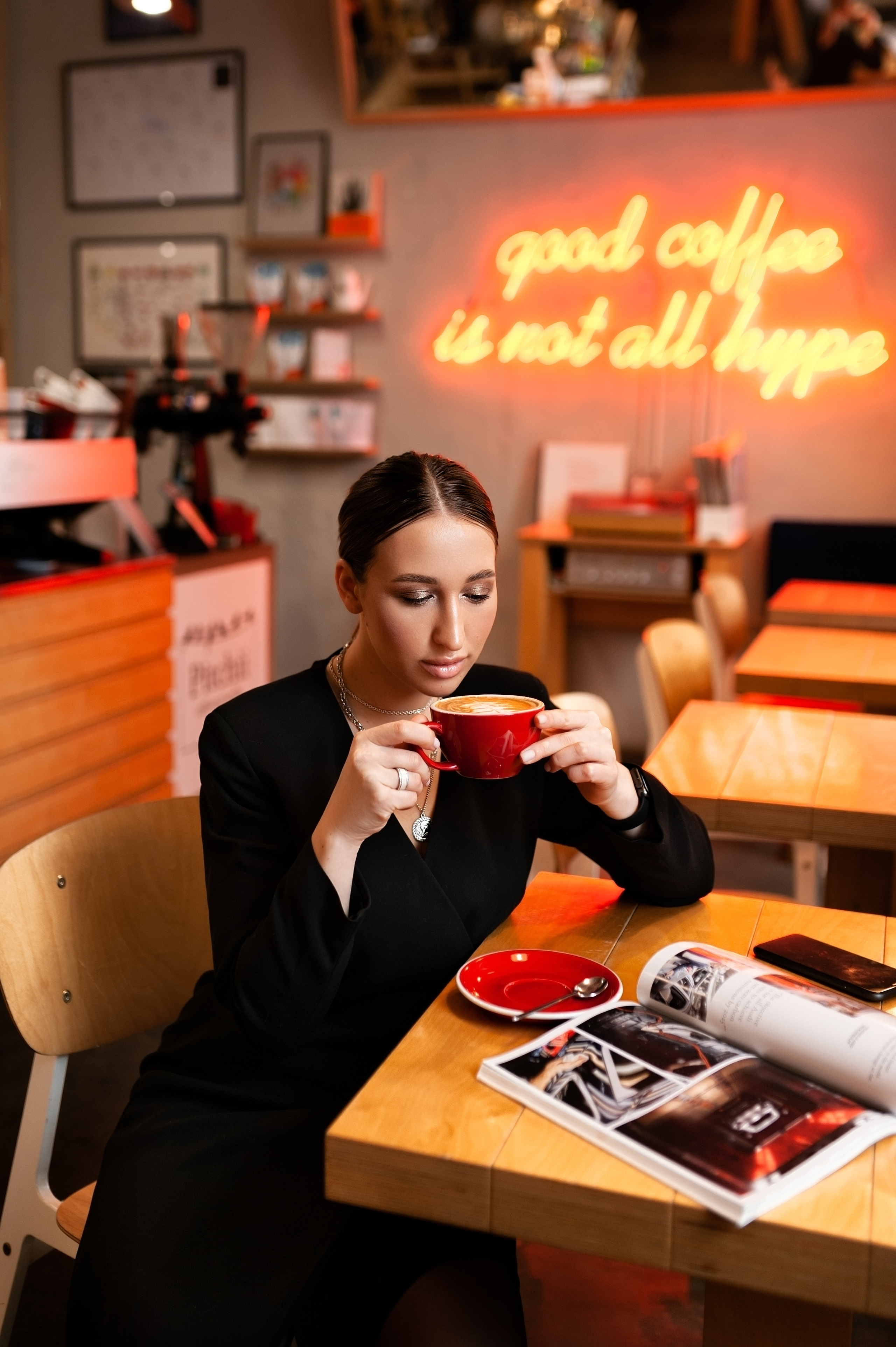 Катя. В кафе. Главная