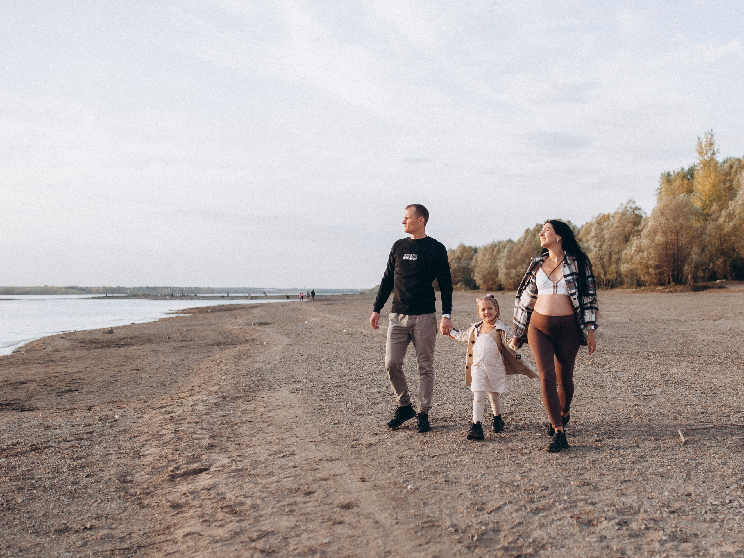 Паша, Оля и Вика. Прогулка. Главная