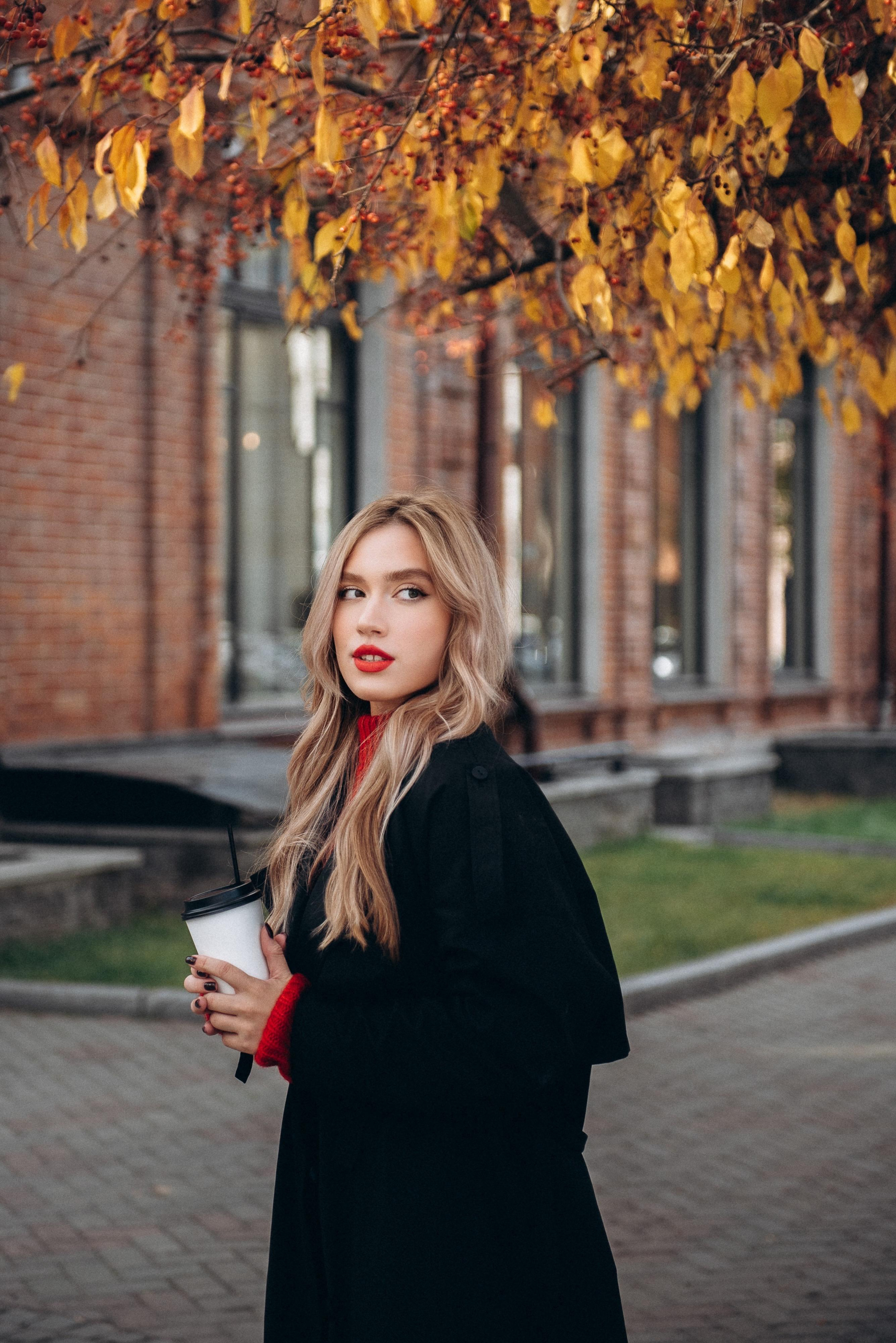 Алина. Осенний стрит. Главная