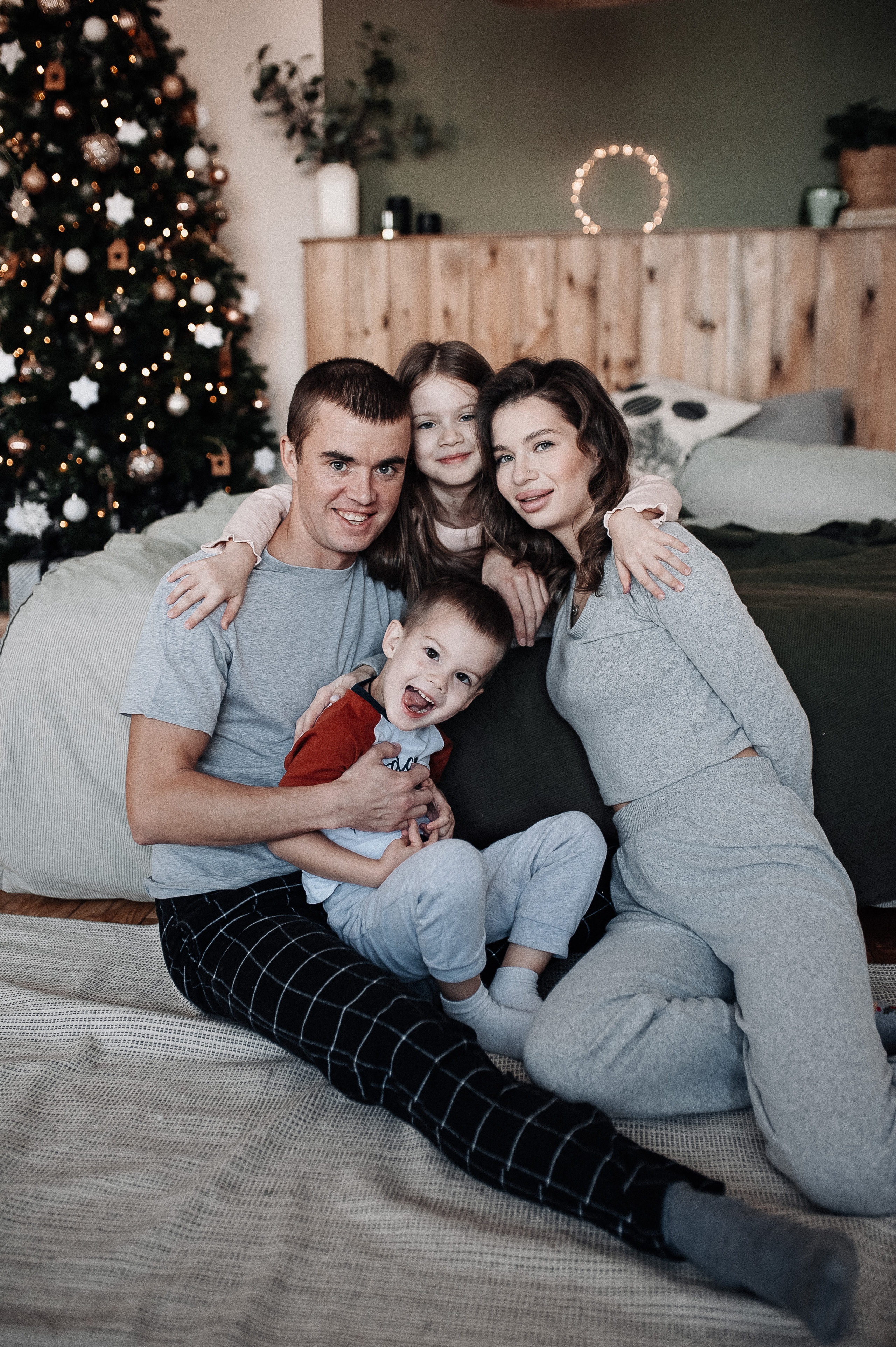 Денис, Таня, Женя и Никита. Новогодняя. Главная