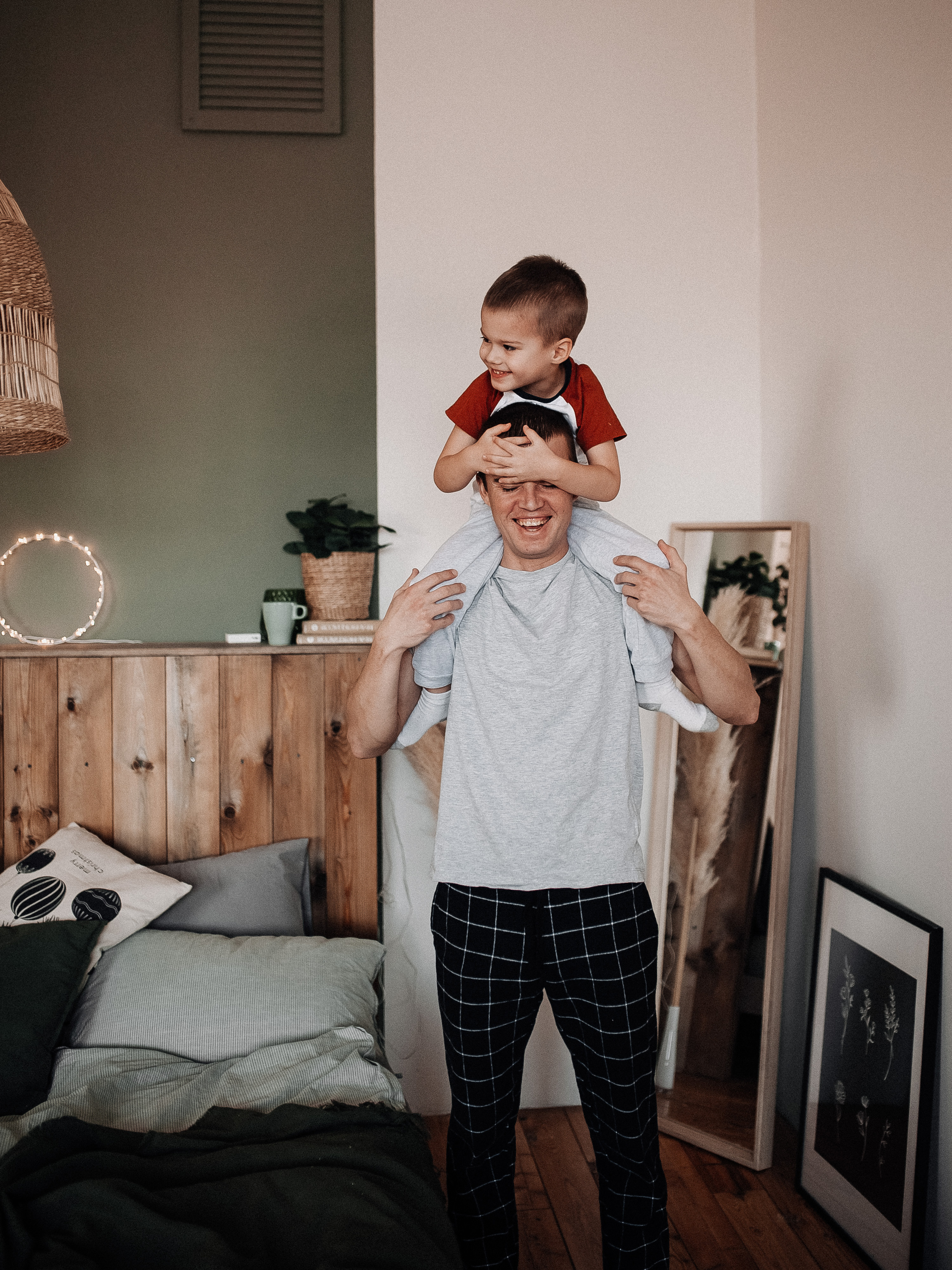 Денис, Таня, Женя и Никита. Новогодняя. Главная