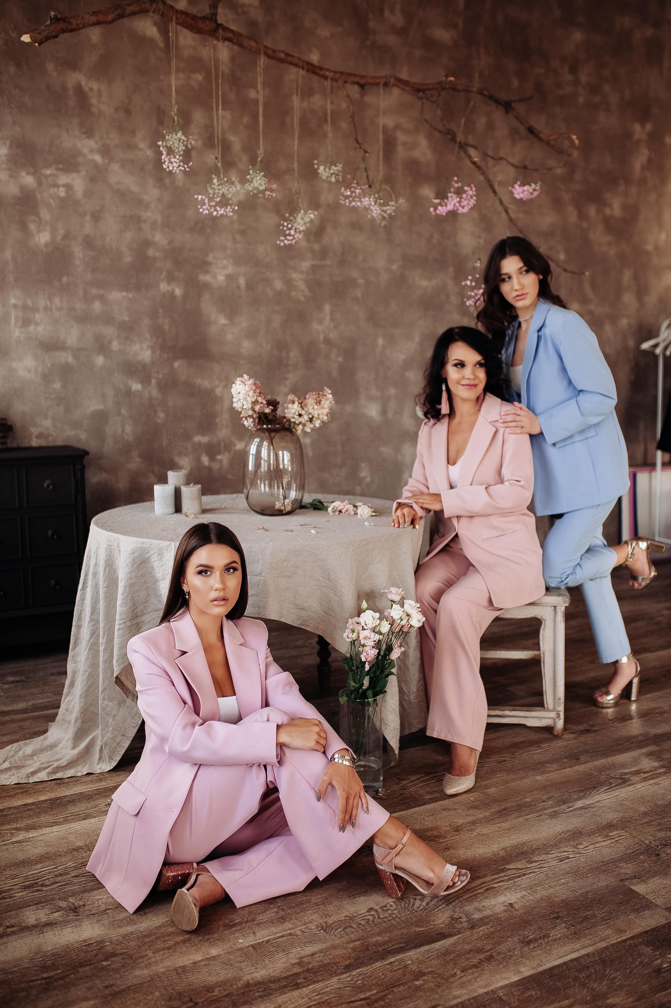 Мама и дочки. 8 марта. Главная