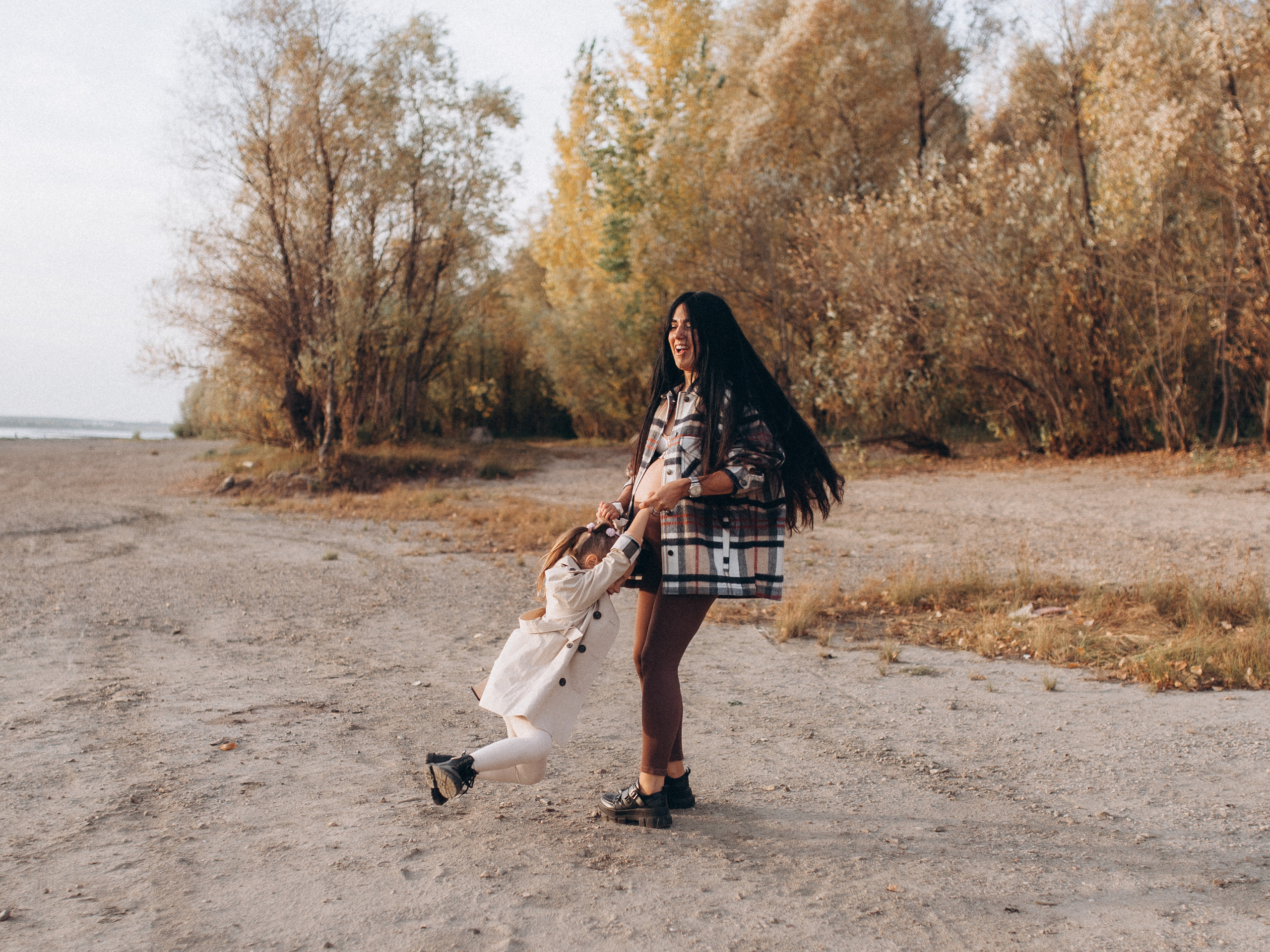 Паша, Оля и Вика. Прогулка. Главная