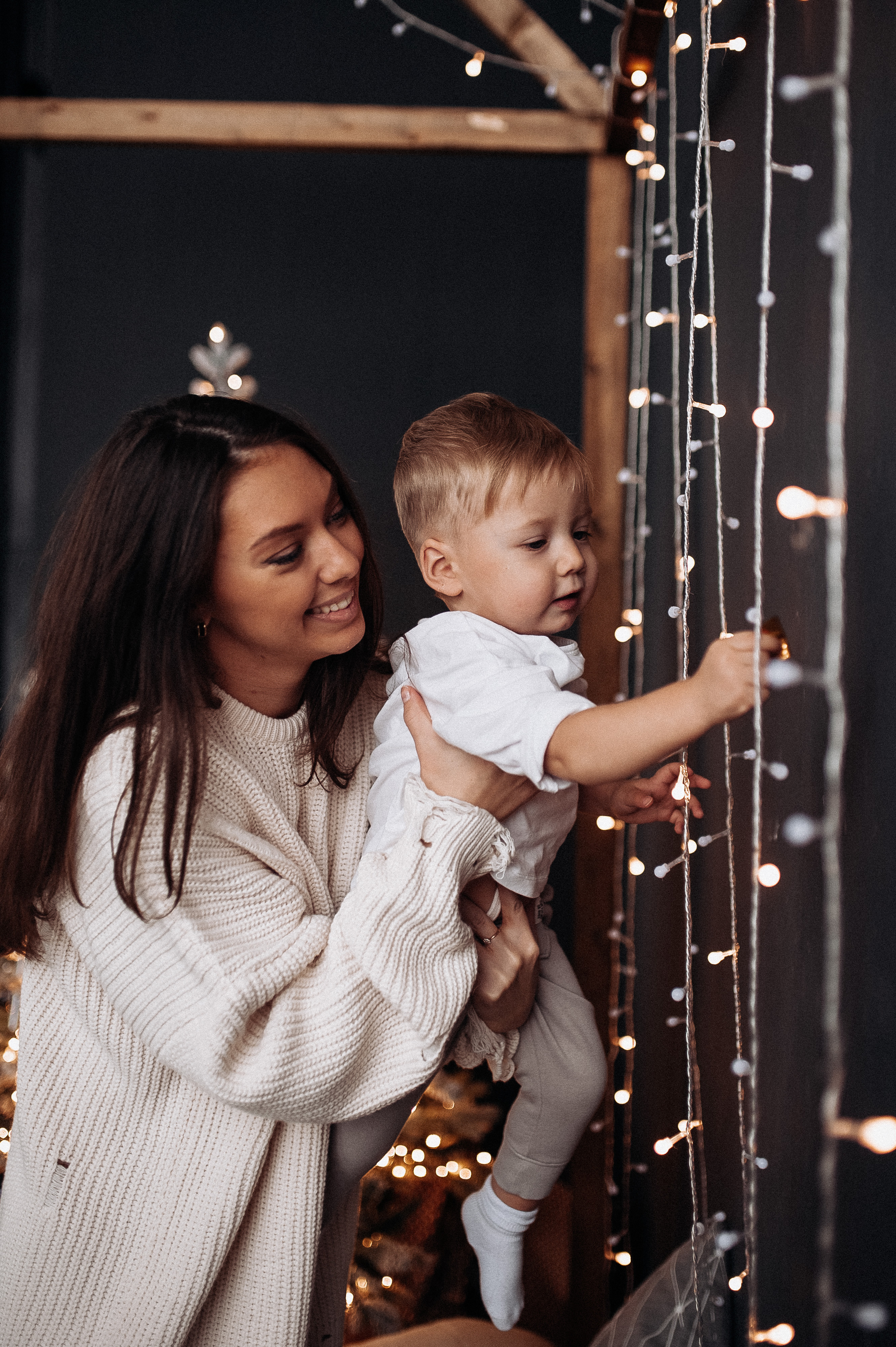 Вика и Матвей. Новогодняя. Главная