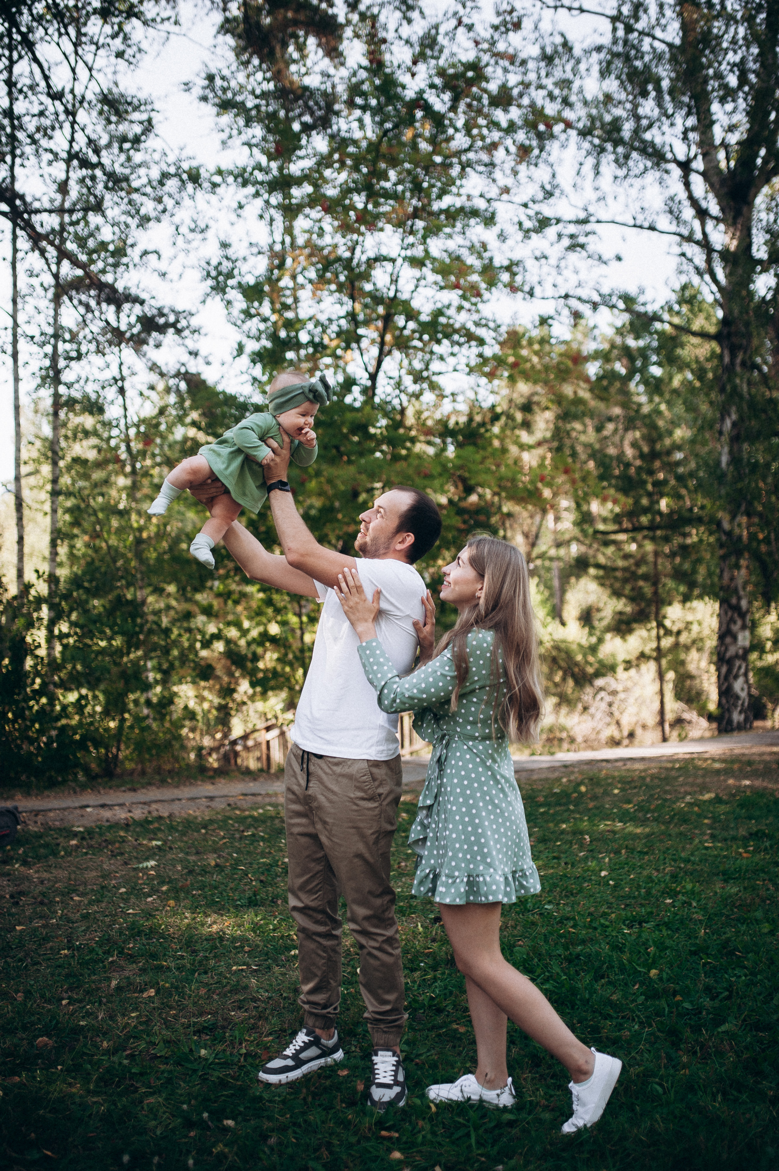 Сергей, Рита и Тоня. Прогулка. Главная