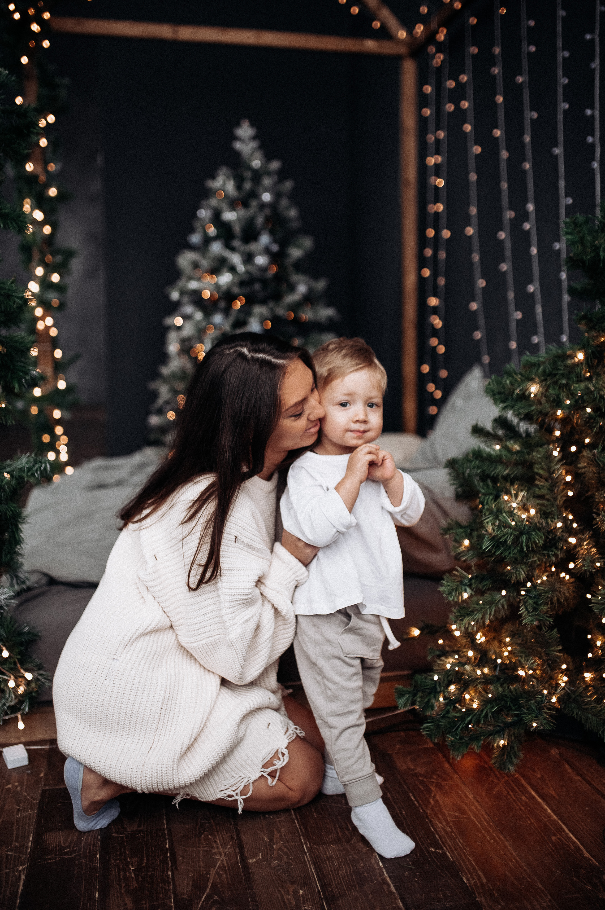 Вика и Матвей. Новогодняя. Главная