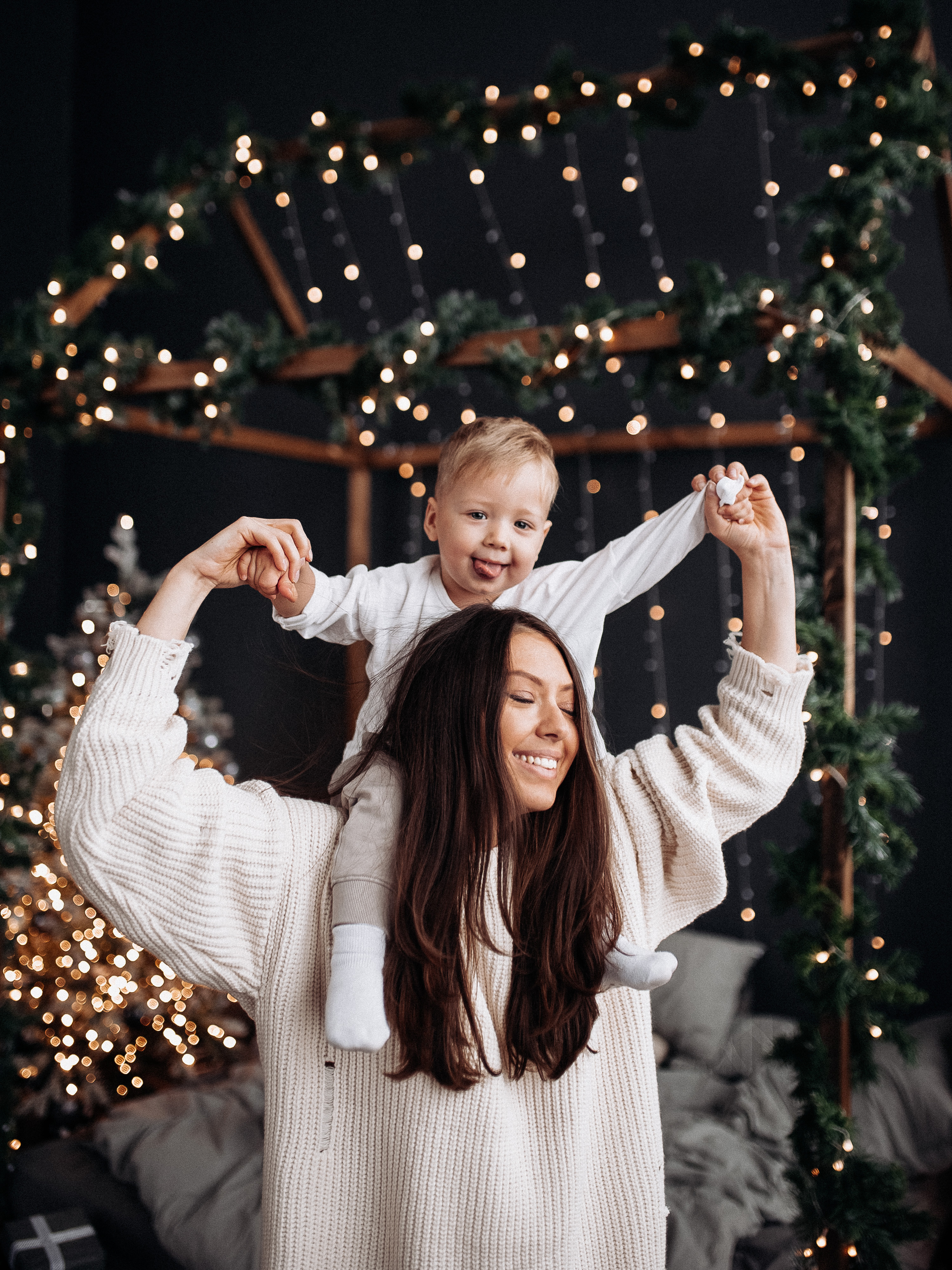 Вика и Матвей. Новогодняя. Главная