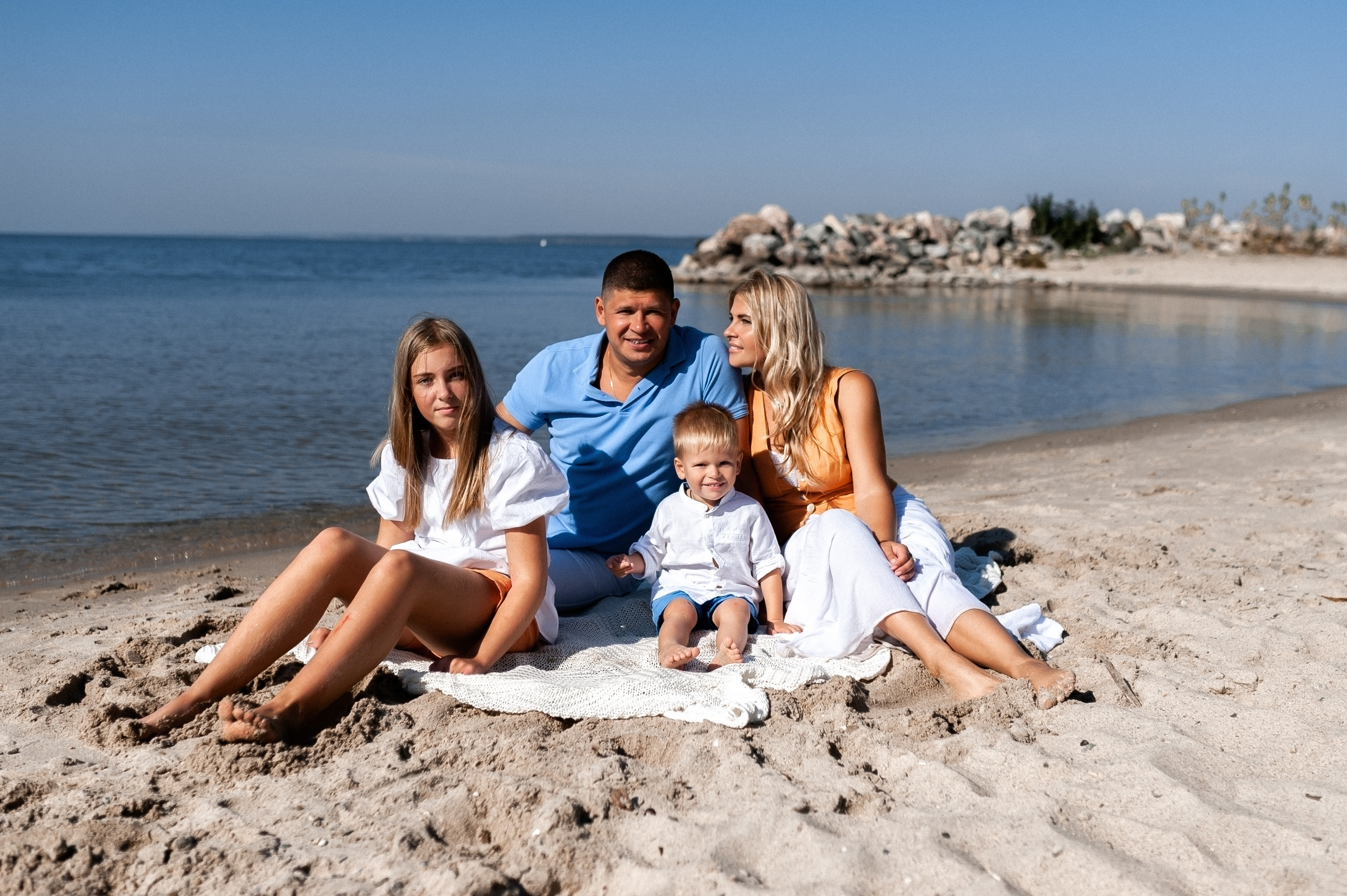 Максим, Наталья, Лера и Егор. Морская прогулка. Главная