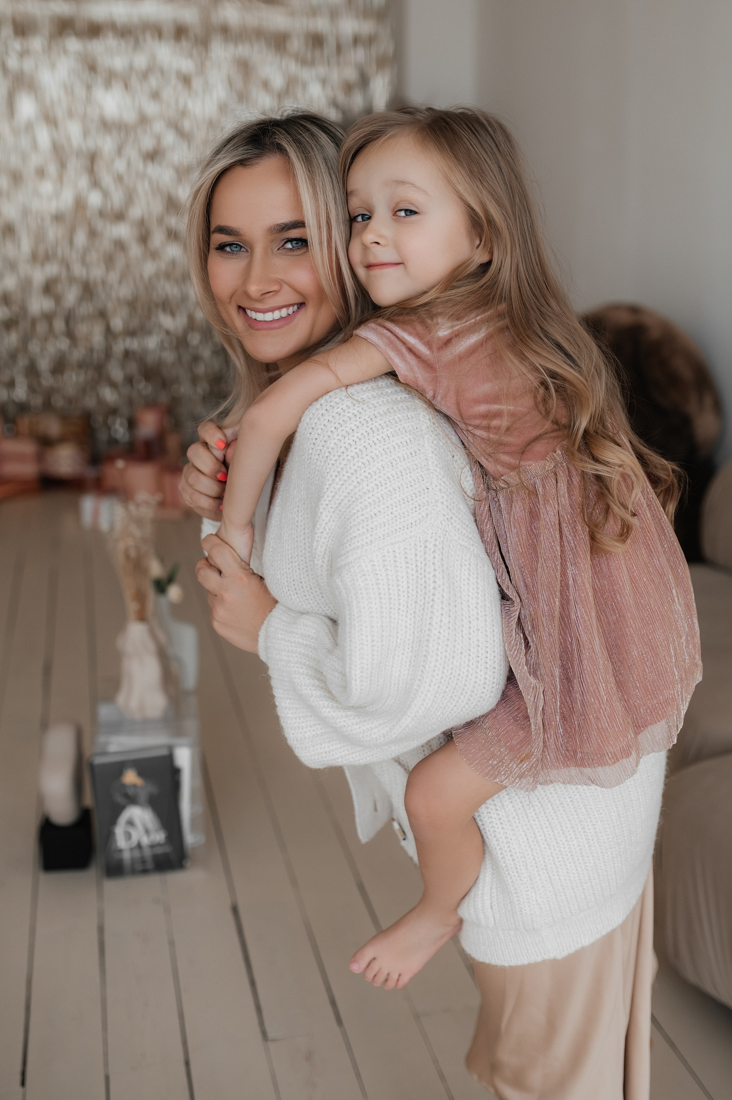 Саша и Полина. Студия. Главная