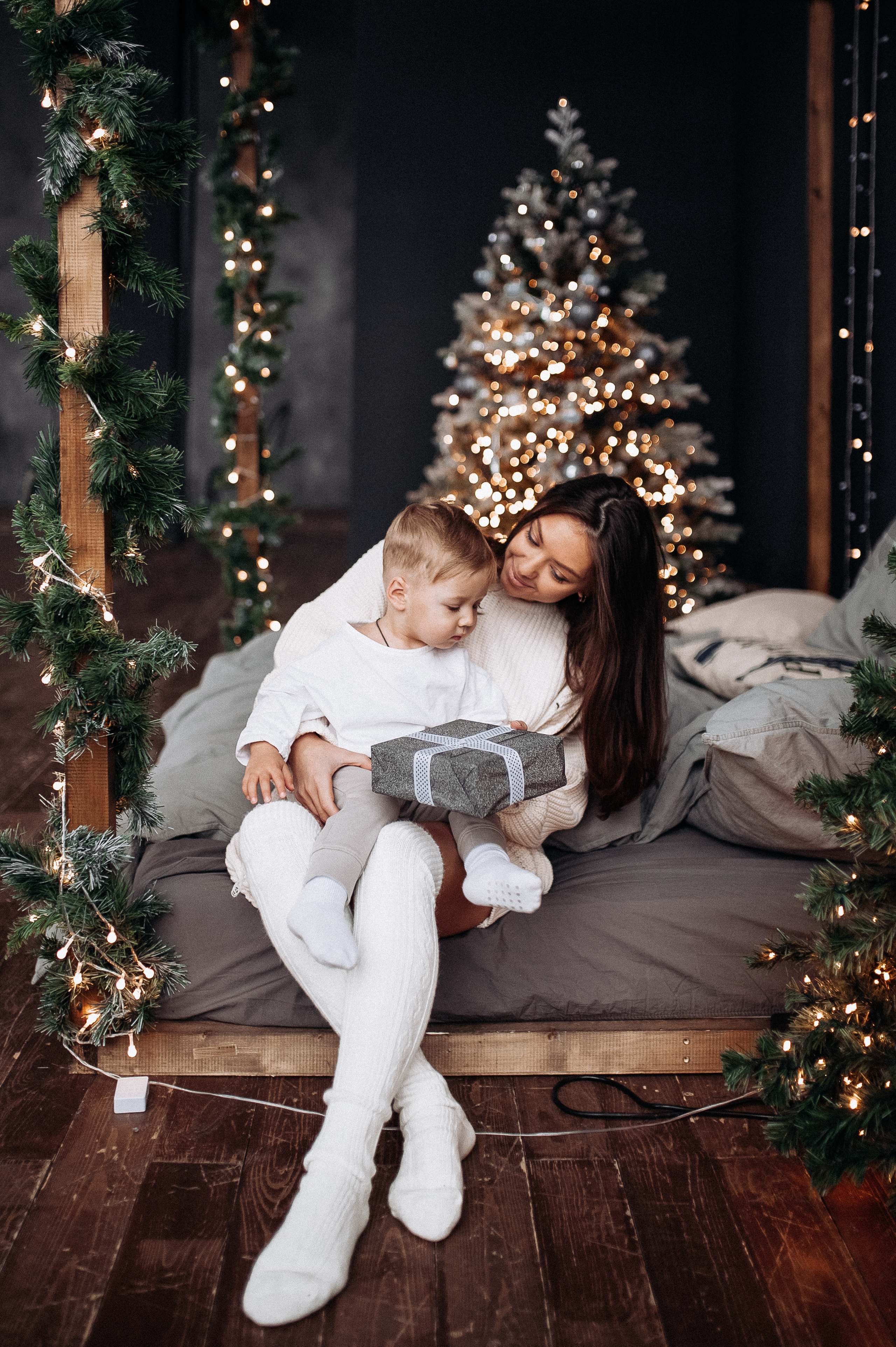 Вика и Матвей. Новогодняя. Главная