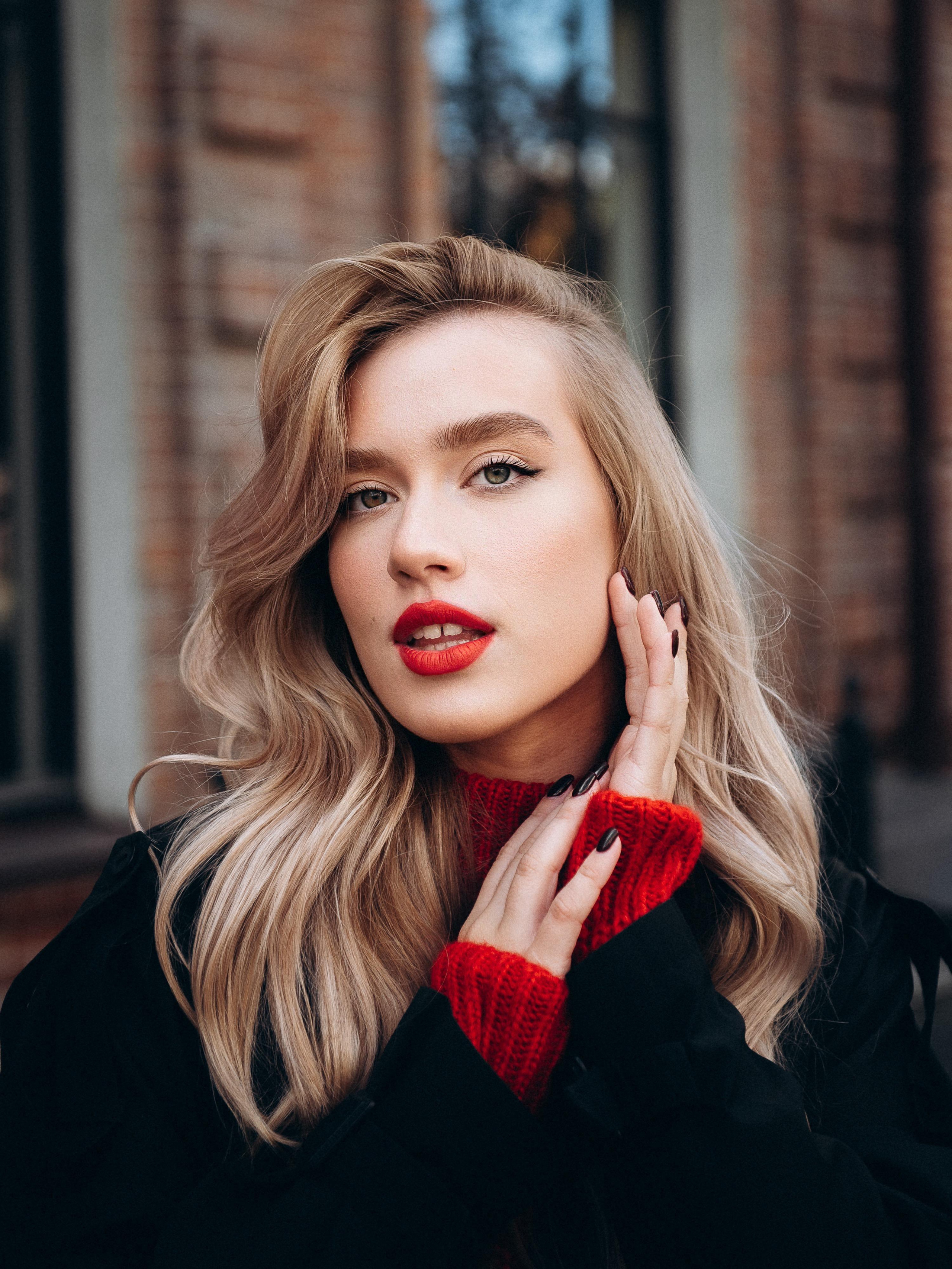 Алина. Осенний стрит. Главная