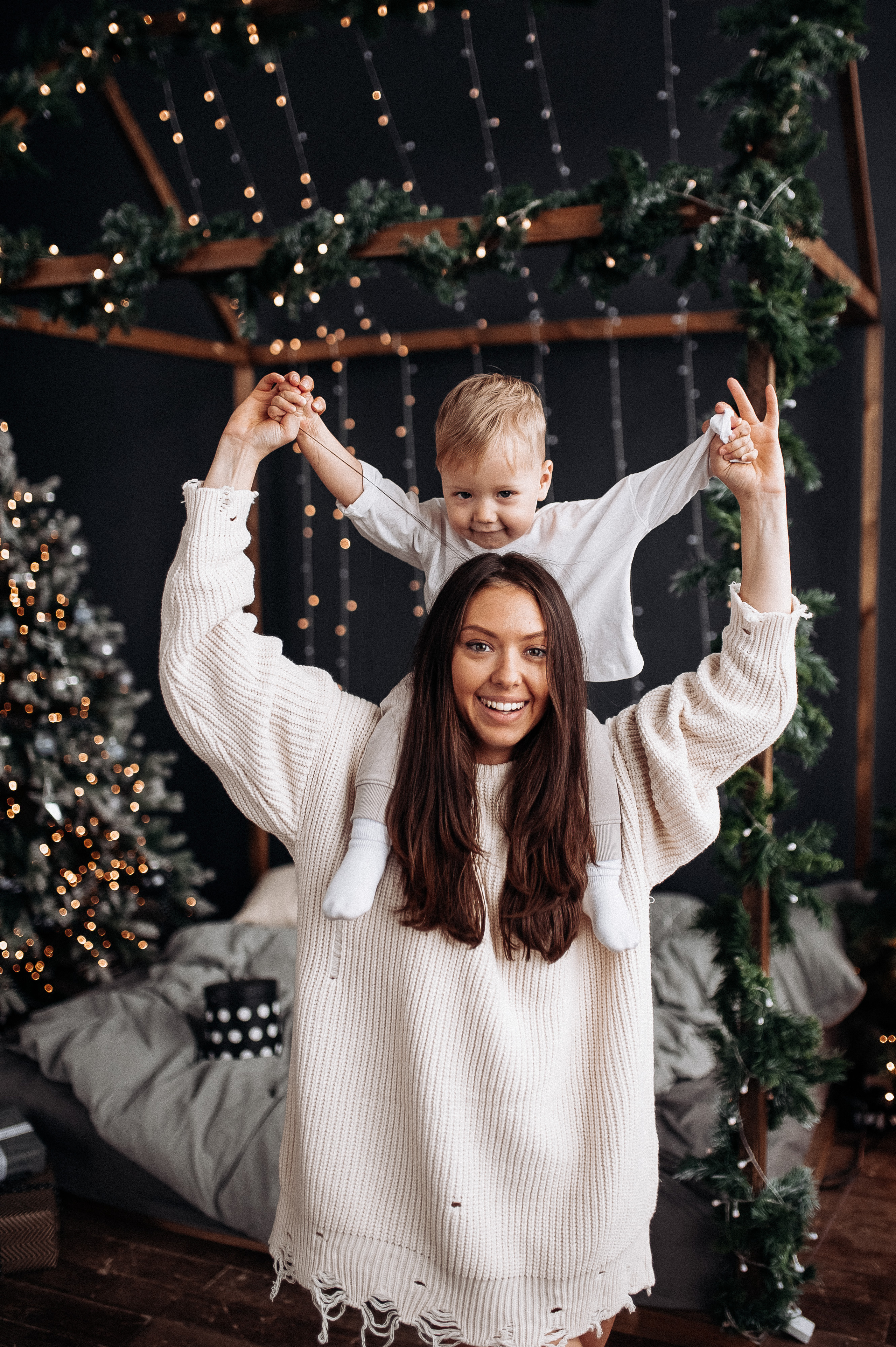 Вика и Матвей. Новогодняя. Главная