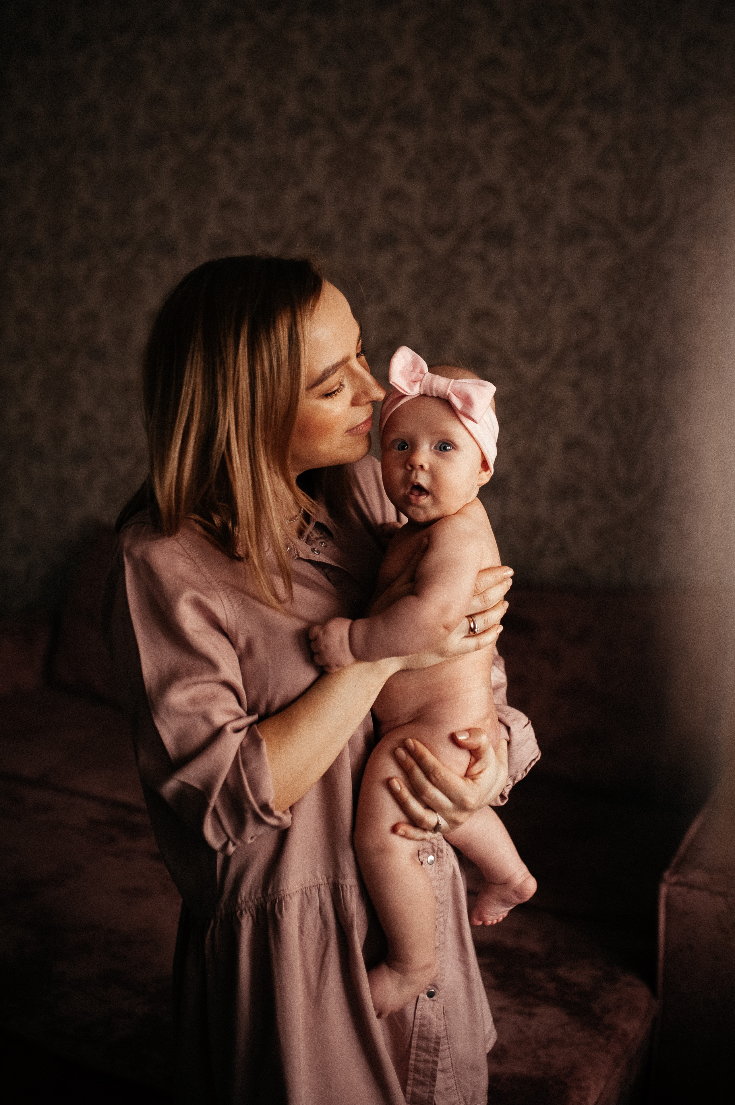 В маминых объятьях. Главная