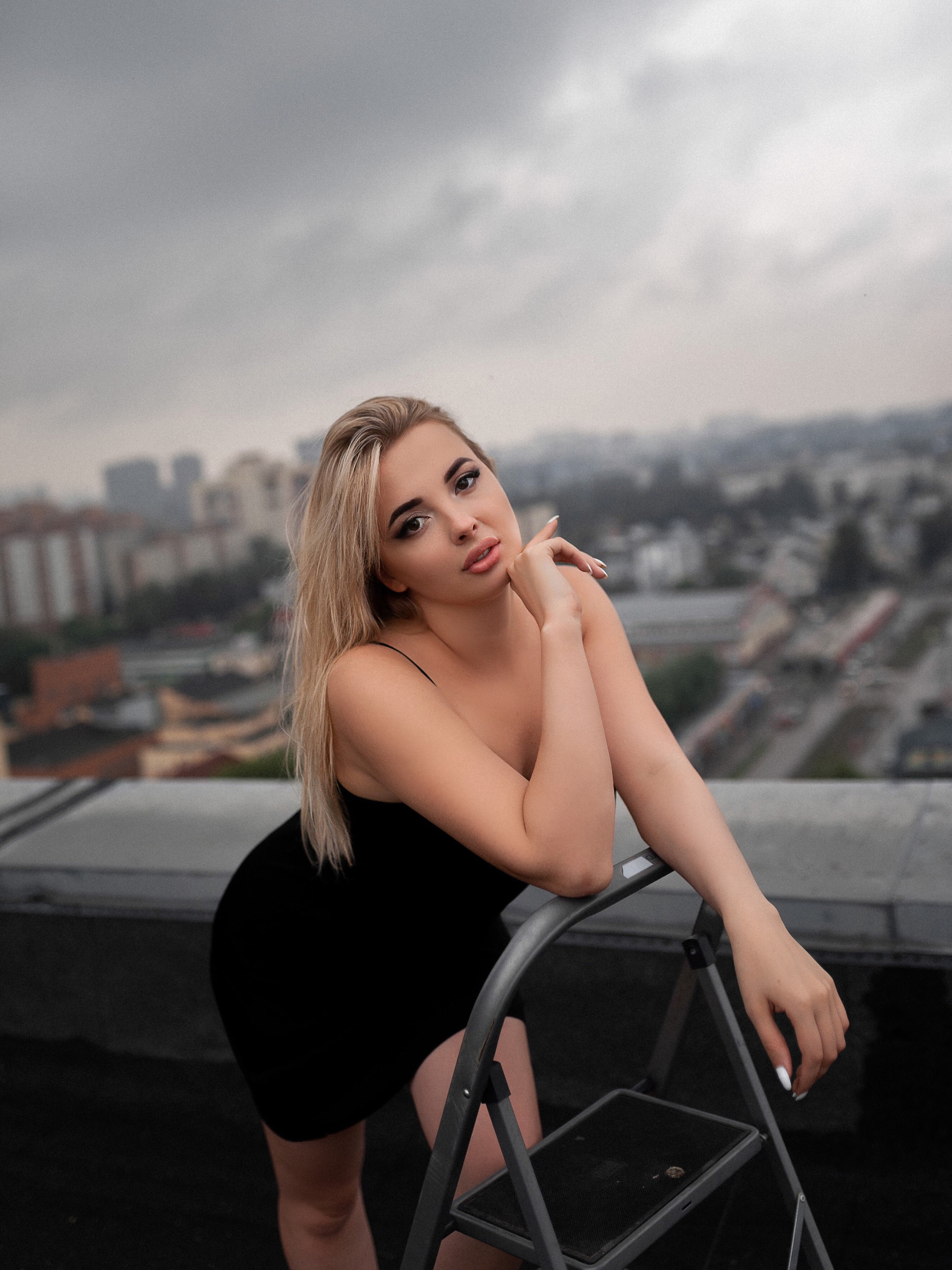 Вика. Съёмка на крыше. Главная