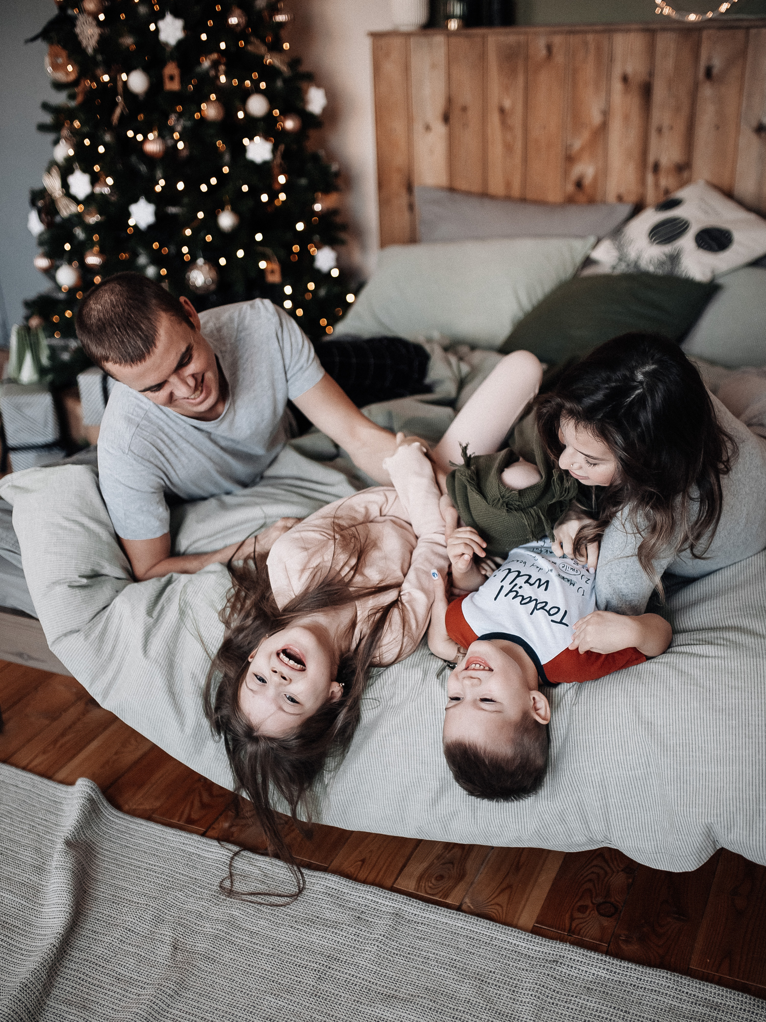 Денис, Таня, Женя и Никита. Новогодняя. Главная