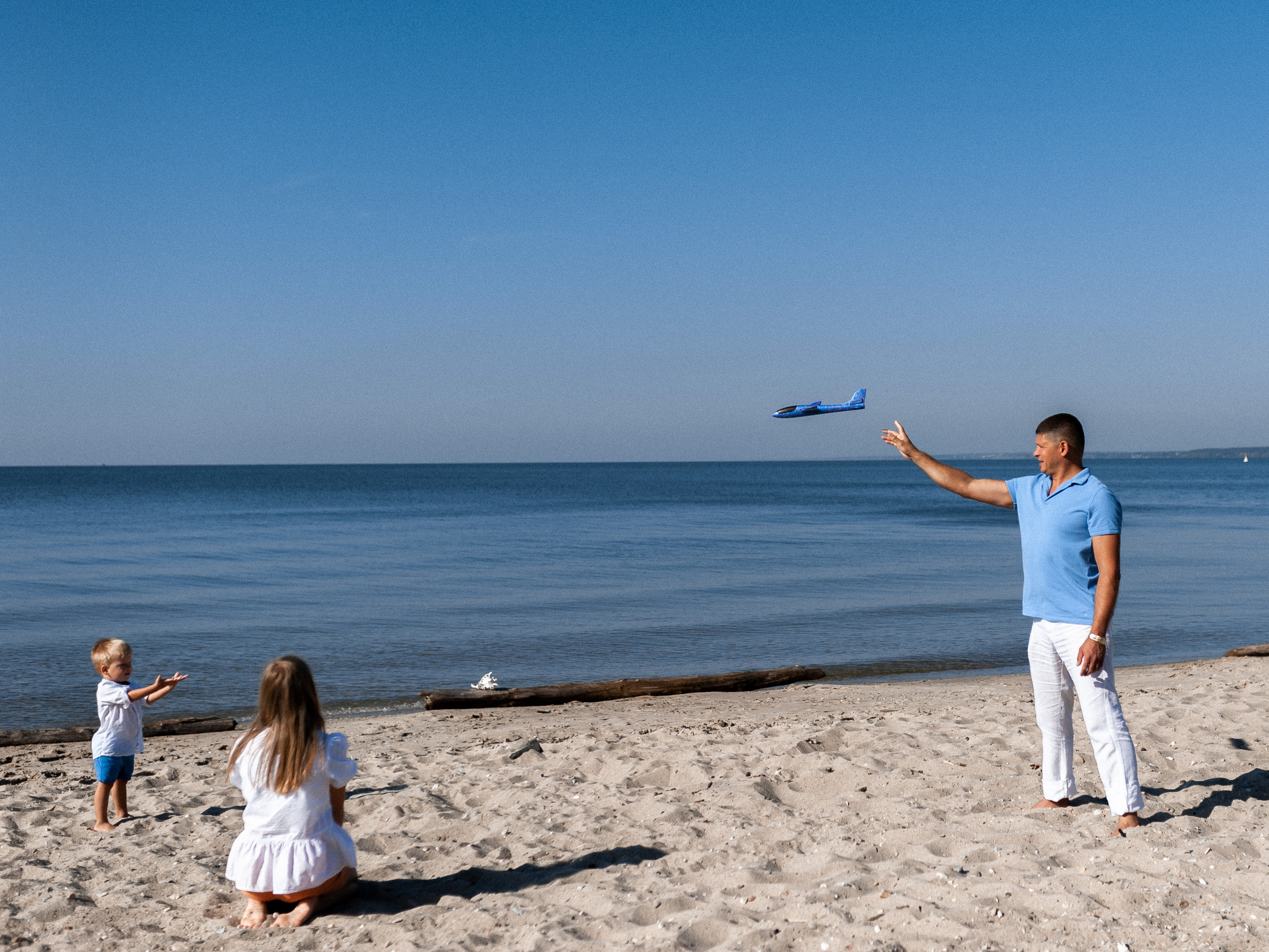 Максим, Наталья, Лера и Егор. Морская прогулка. Главная