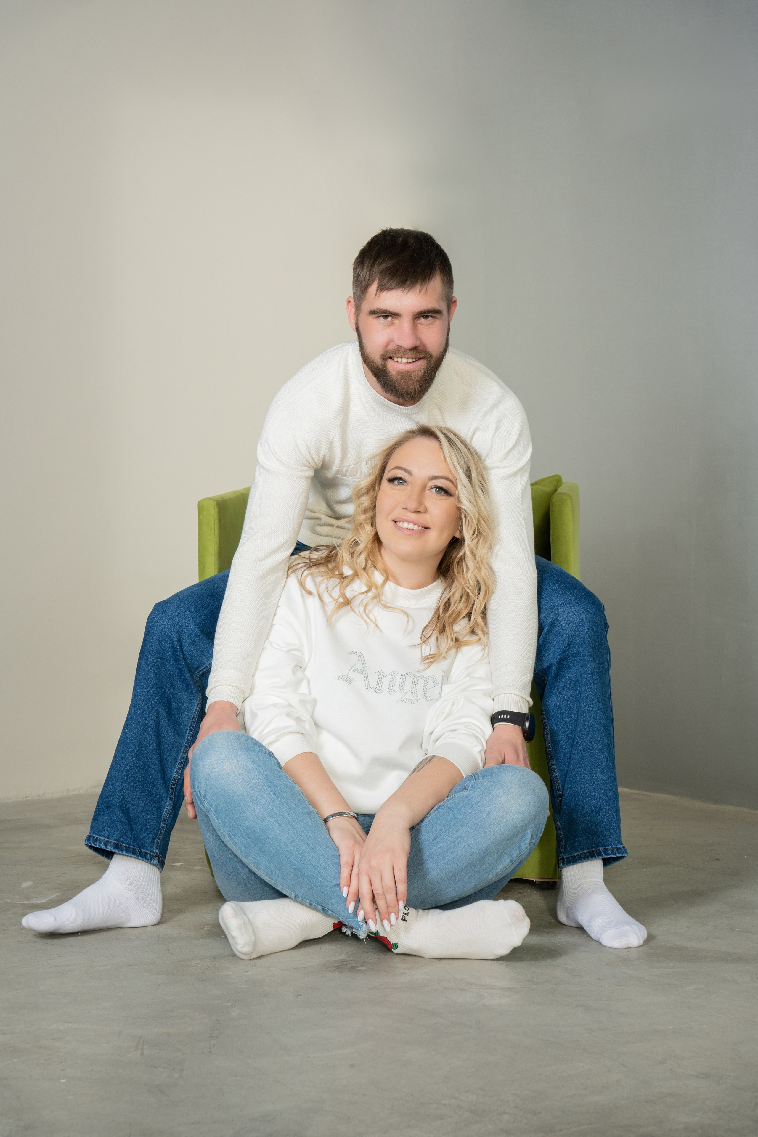 Семейная парная новогодняя фотосессия. Занимаюсь профессиональной фотографией и живу рядом с Байкалом. Работаю в разных жанрах