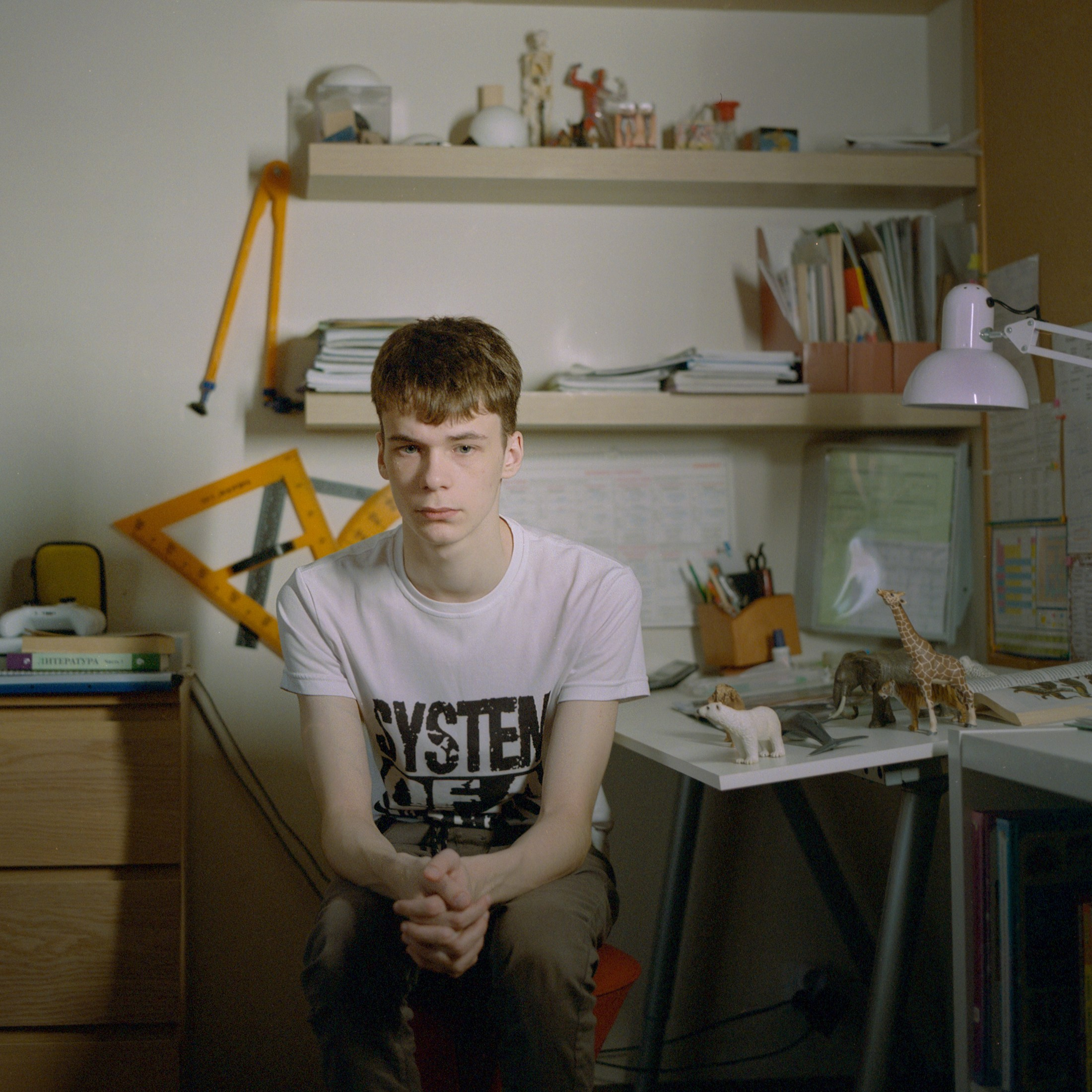 Look into the eyes of a person. Заставка