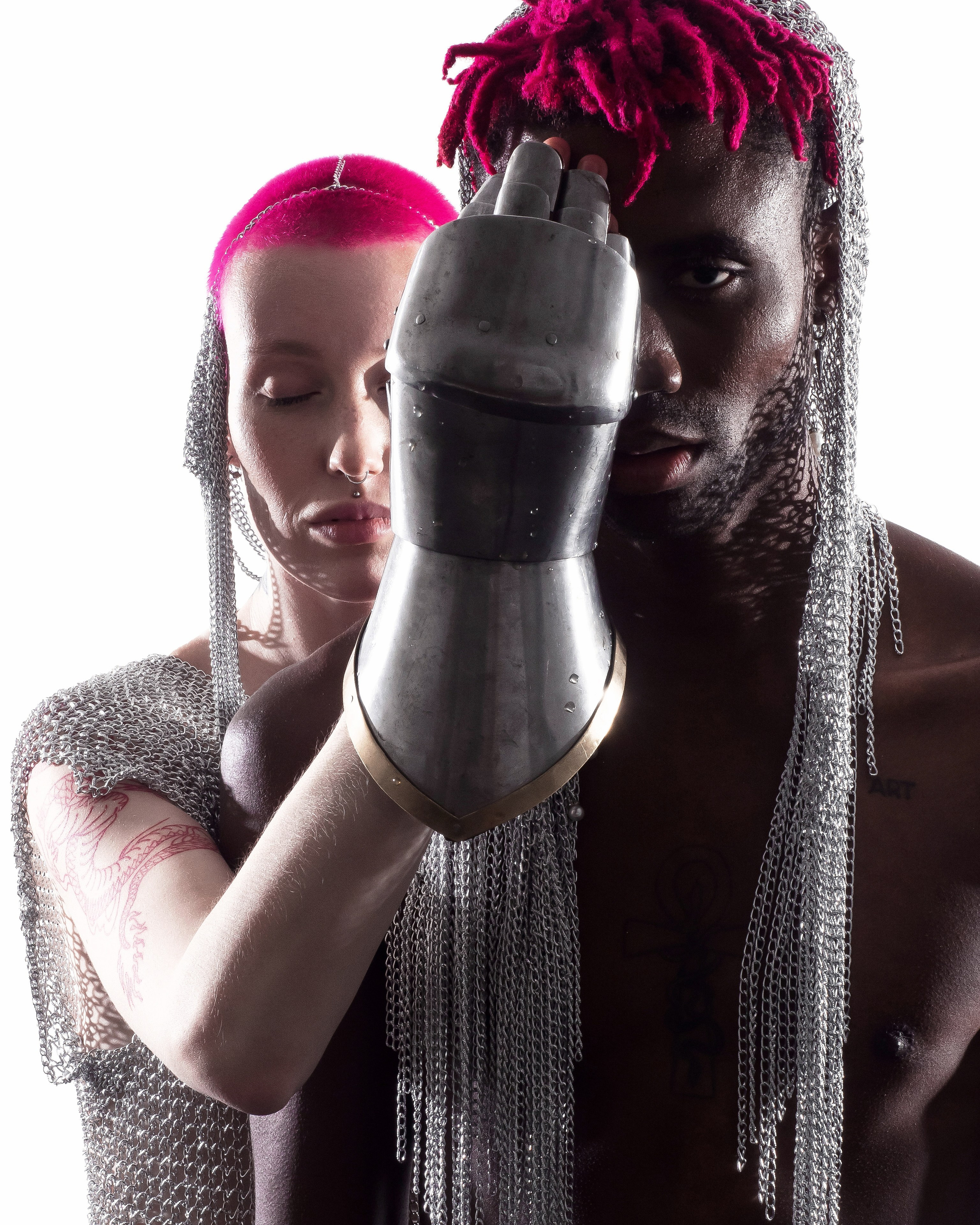 Съёмка для бренда одежды из цепей Nevoda. Фотограф Кристина Берг