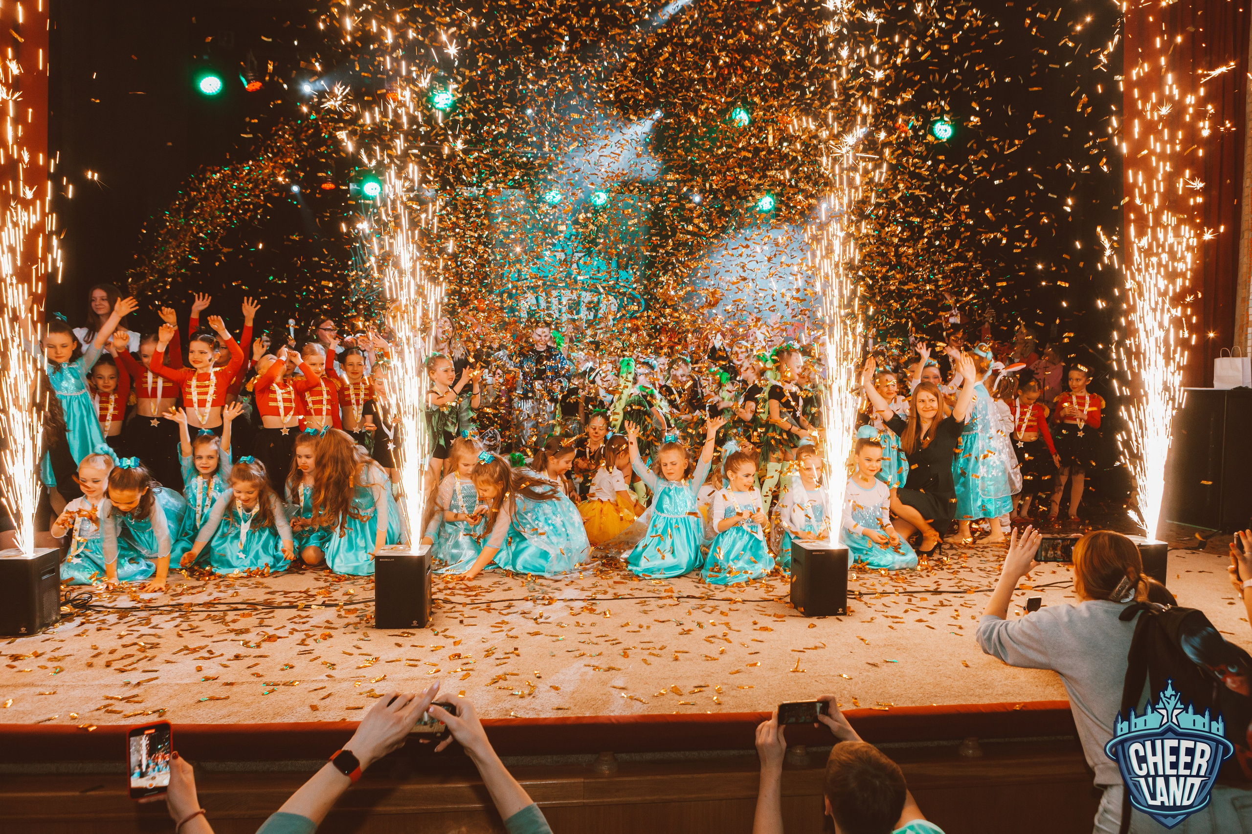 КОСМИЧЕСКОЕ НОВОГОДНЕЕ ПУТЕШЕСТВИЕ «CHEER LAND». Репортажный, семейный, свадебный, портретный фотограф