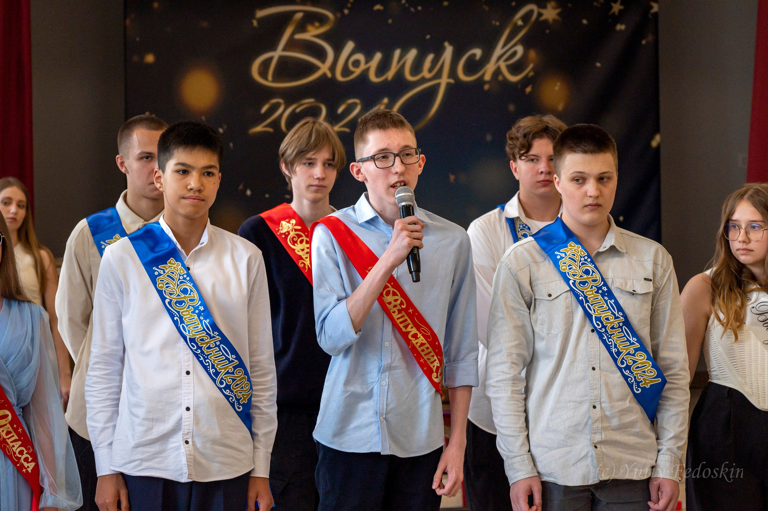 Репортаж о выпускном 9 классов в школе № 7 города Королёва, 26.06.24г. Профессиональный фотограф интерьеров в Москве Юрий Федоскин