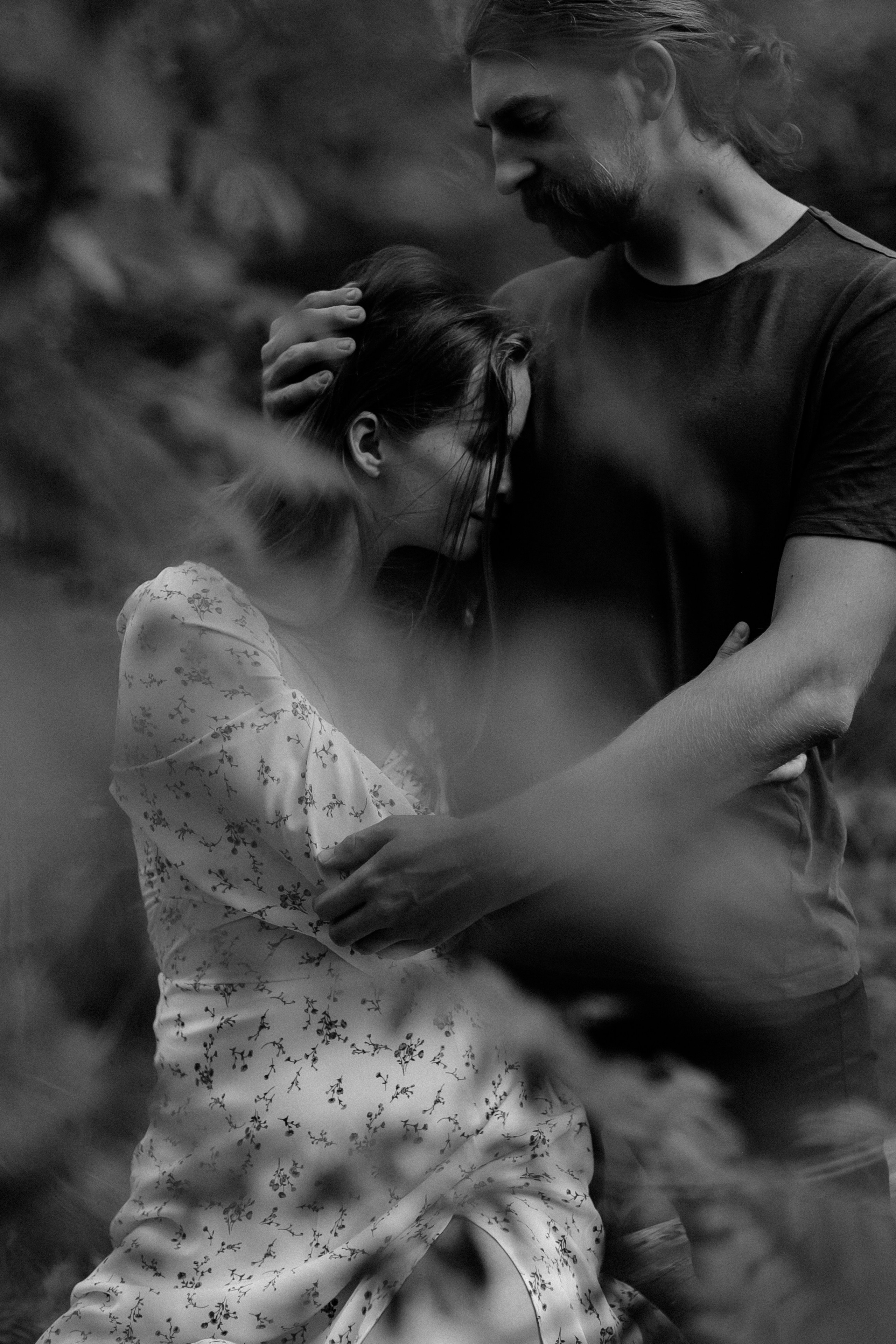 Атмосферная съемка Маши и Лёши в лесу наедине с природой. Свадебный и репортажный фотограф в Ярославле и Санкт-Петербурге Роман Микрюков