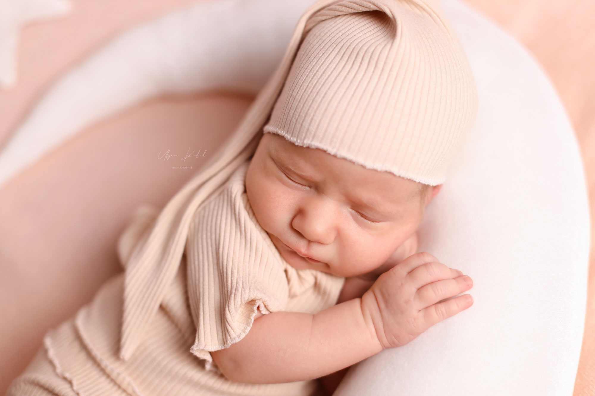 Маленький подарок. Фотограф беременности, новорожденных и детей до года в Астане