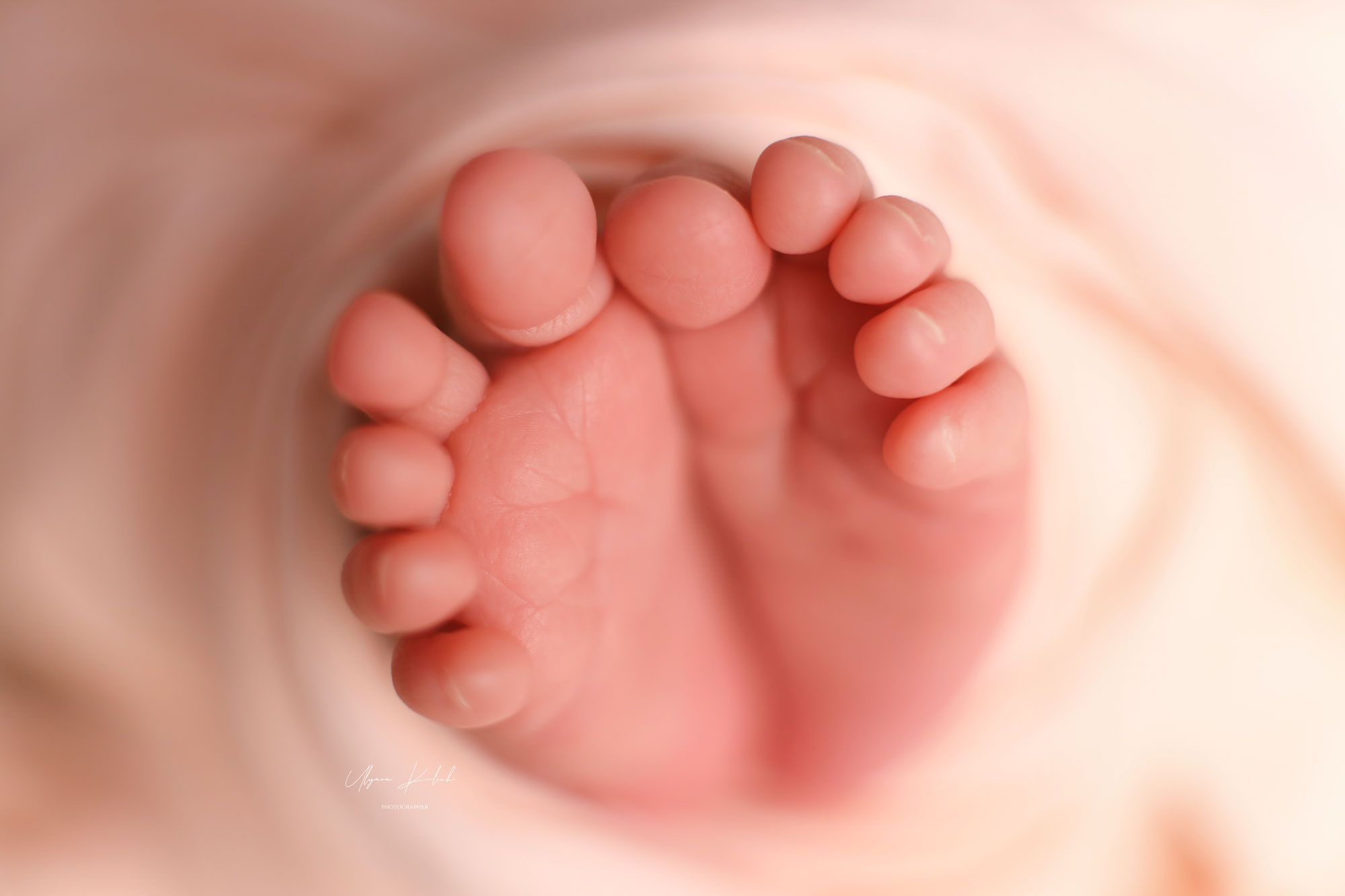 Маленький подарок. Фотограф беременности, новорожденных и детей до года в Астане