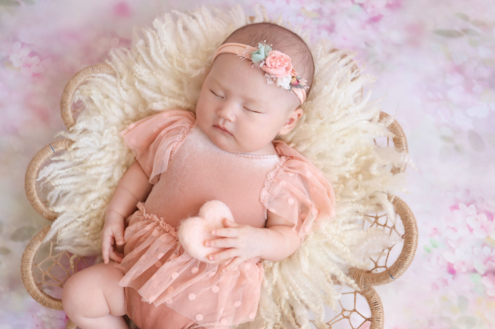 Newborn. Фотограф беременности, новорожденных и детей до года в Астане