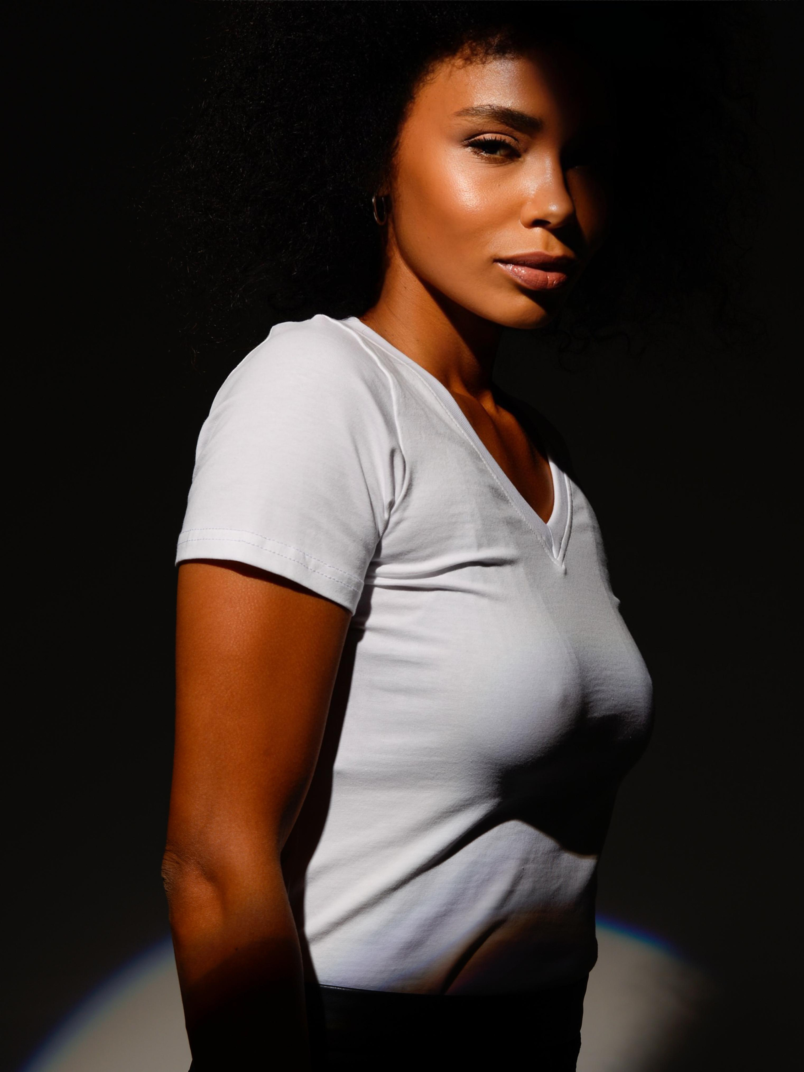 Модельная съемка на циклораме для маркетплейсов. ТМ Продакшн — Съемка для маркетплейсов в Москве