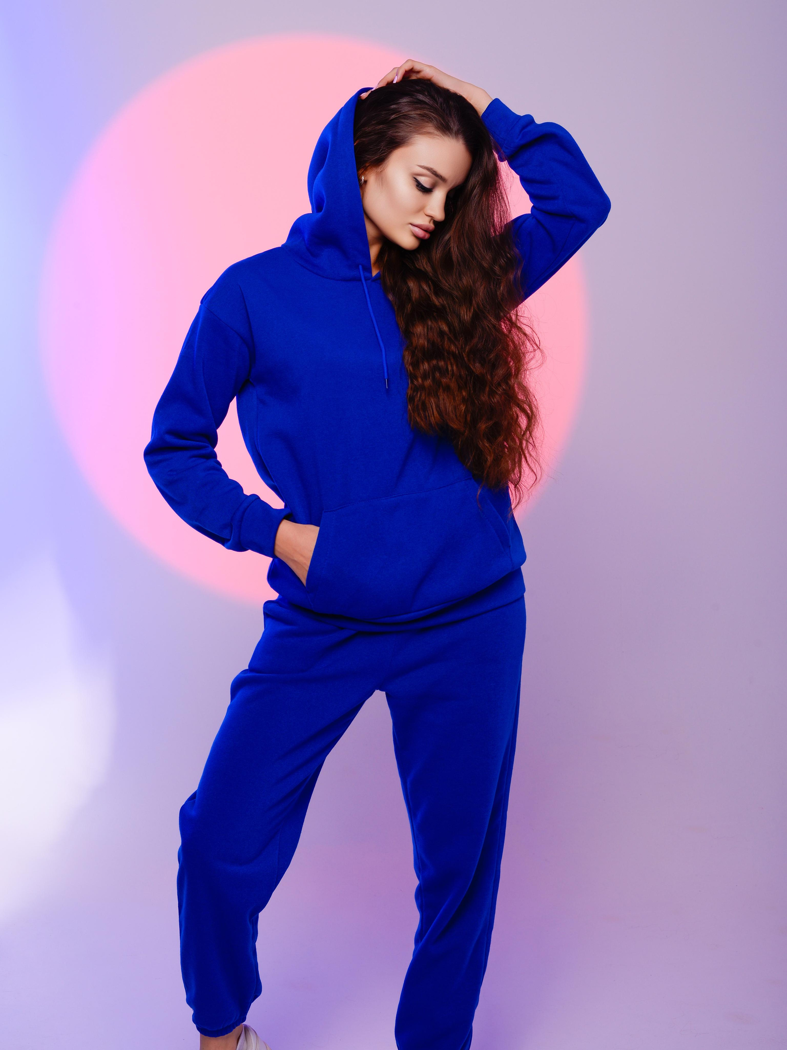 Модельная съемка на циклораме для маркетплейсов. ТМ Продакшн — Съемка для маркетплейсов в Москве