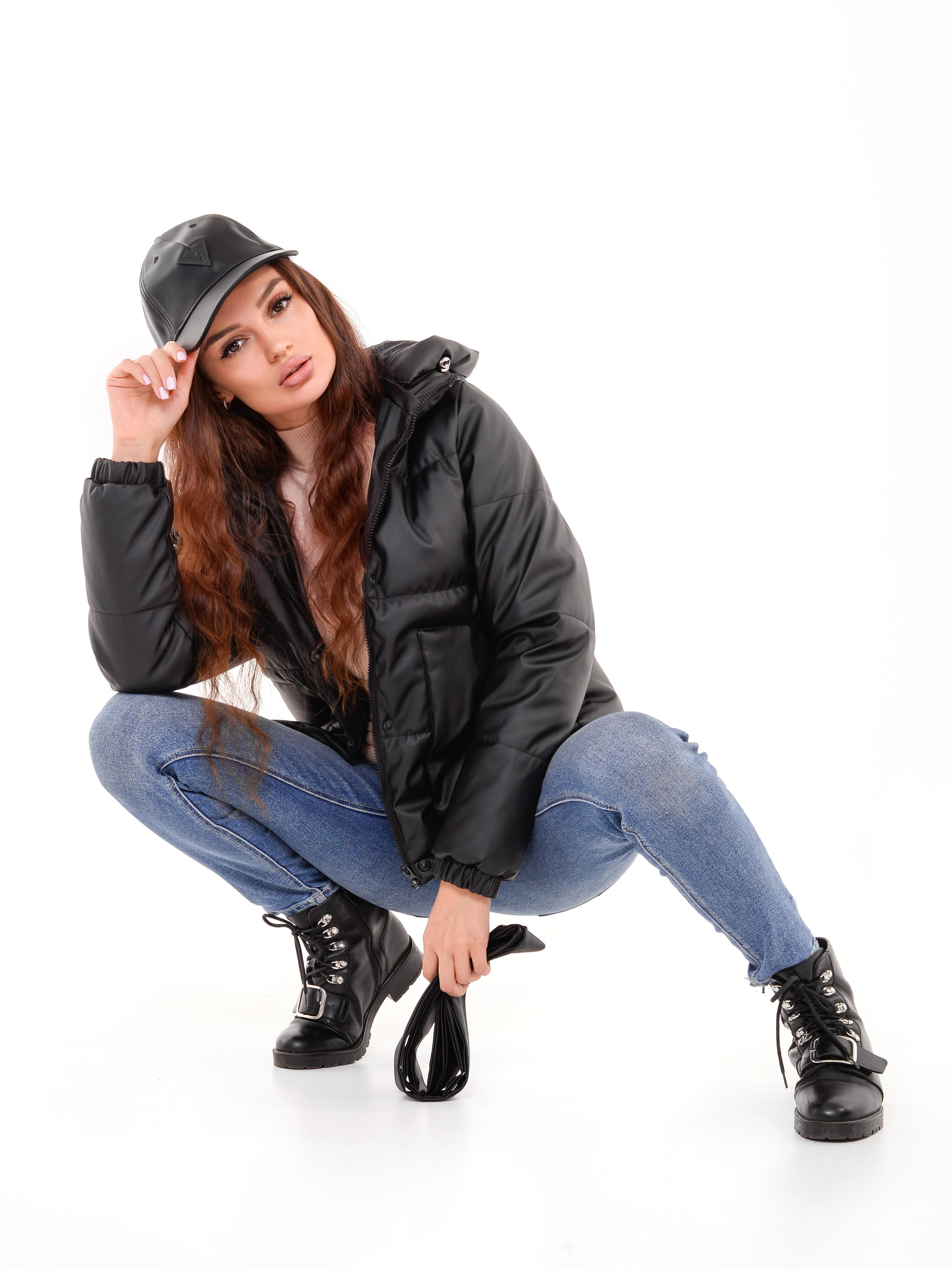 Модельная съемка на циклораме для маркетплейсов. ТМ Продакшн — Съемка для маркетплейсов в Москве