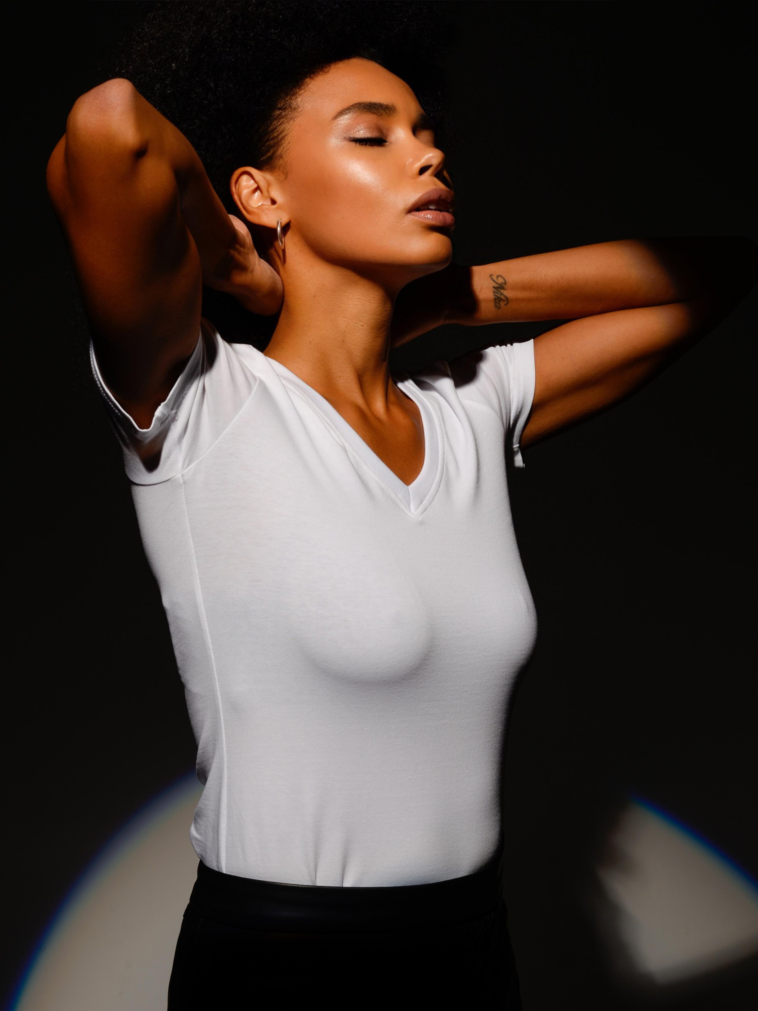 Модельная съемка на циклораме для маркетплейсов. ТМ Продакшн — Съемка для маркетплейсов в Москве