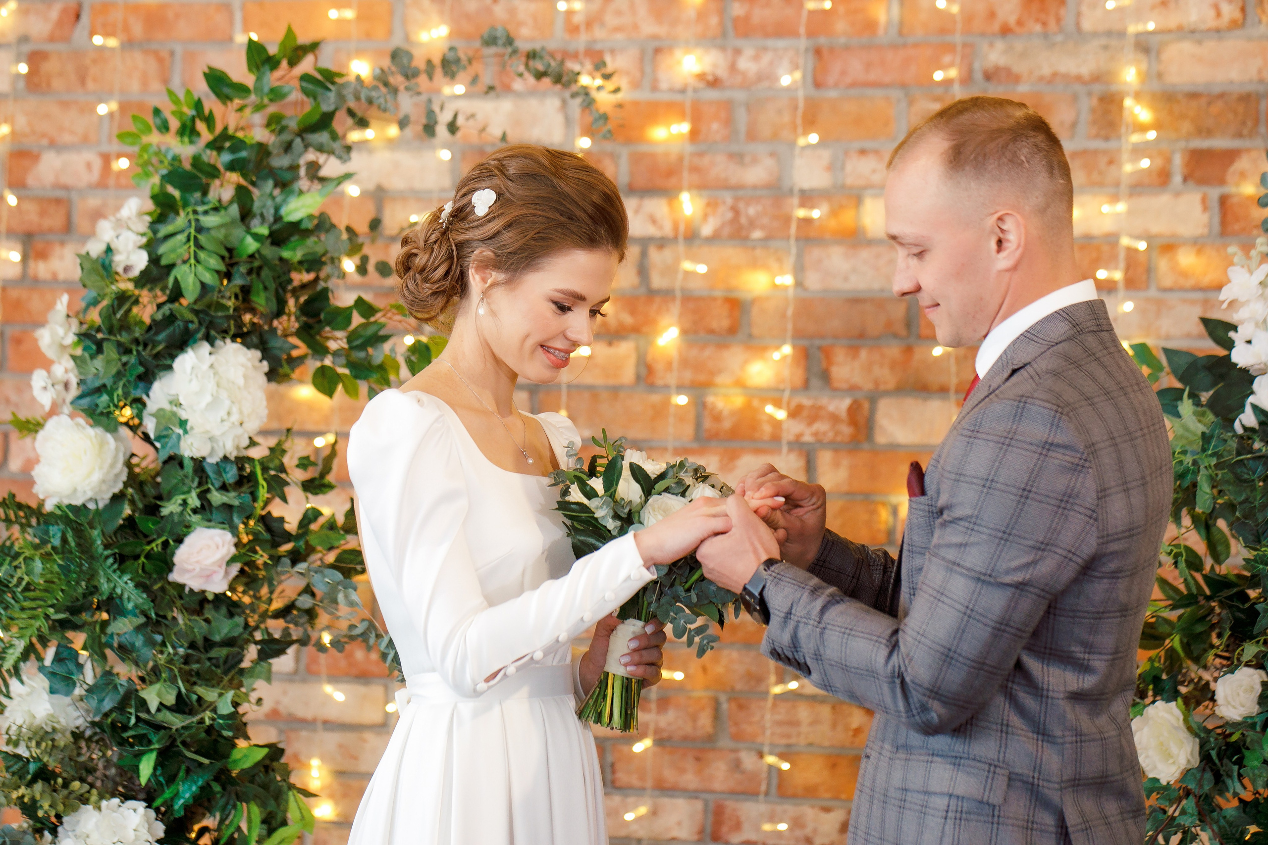 Кирпичная стена. Свадебная площадка РАНЧО