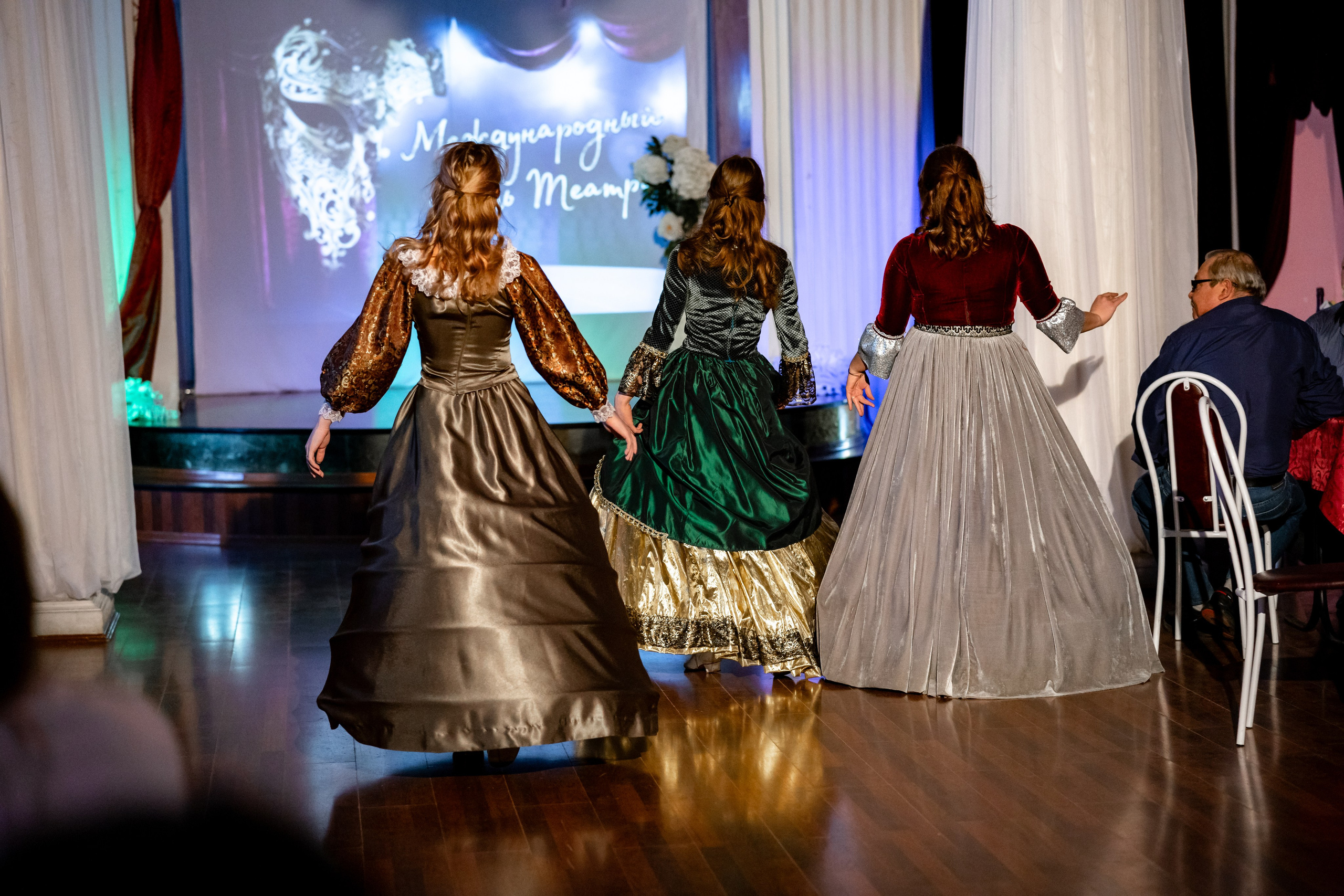 «Свеча» приглашает в театральную гостиную. Свадебный и семейный фотограф в г. Волхов Алексей Кочерыжкин