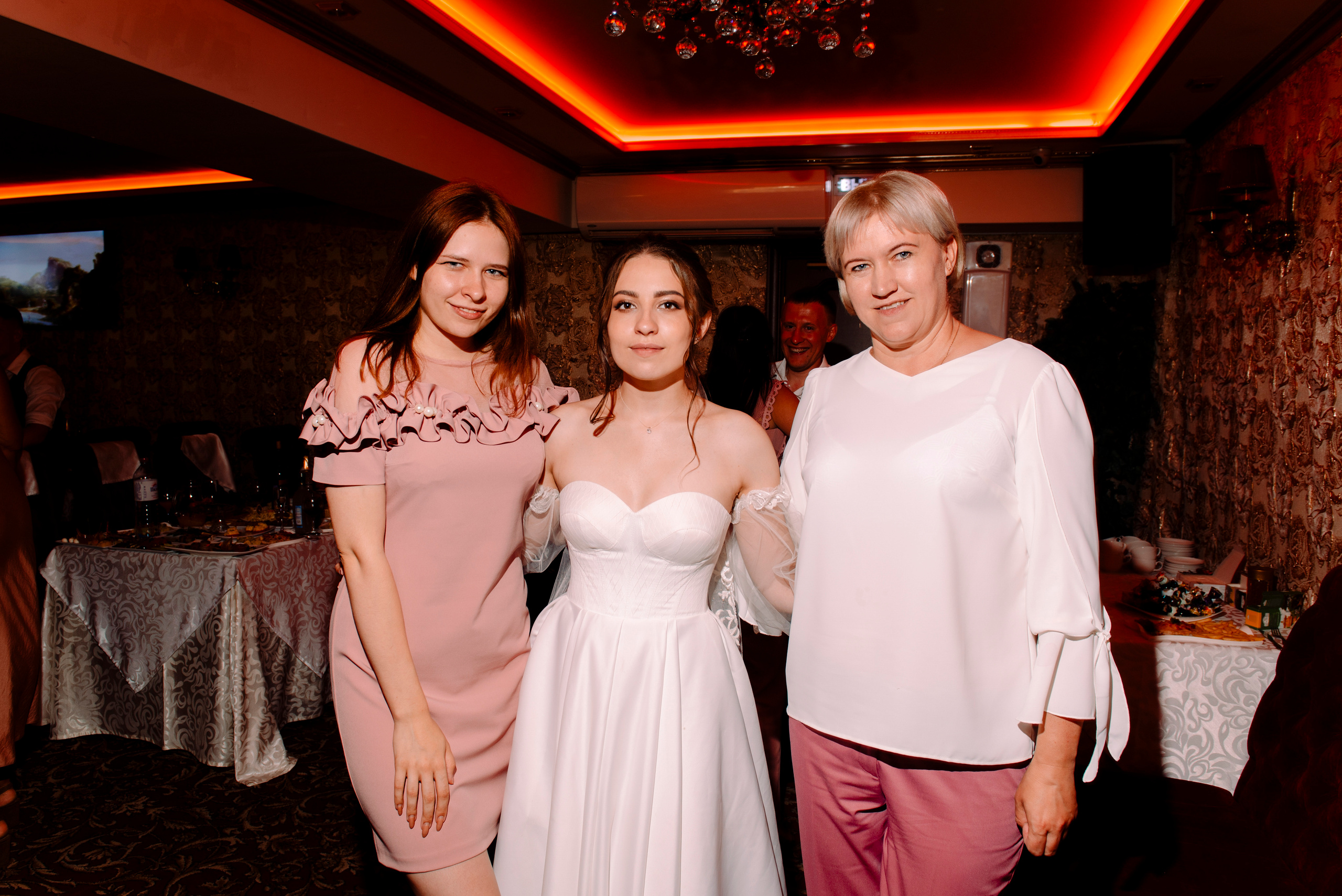 Виктория и Алексей — традиционная свадьба. Семейный и свадебный фотограф в Рязани Лиза Голованова